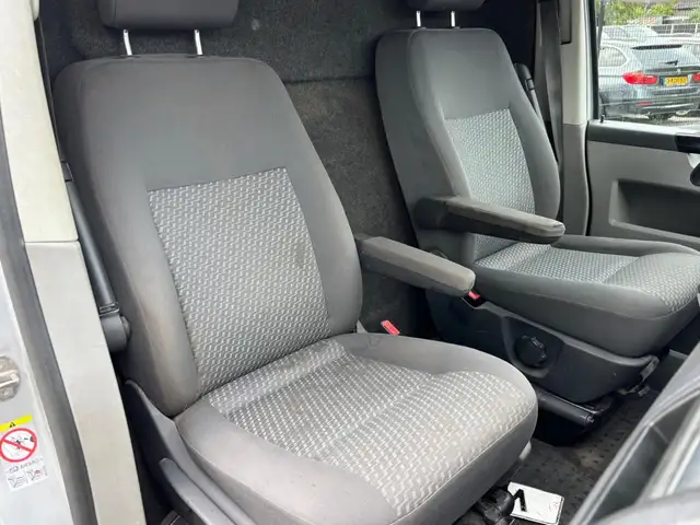 Volkswagen Transporter view 8