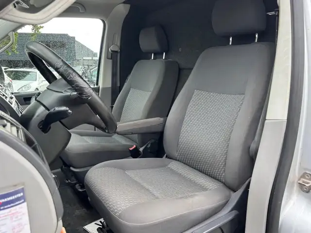Volkswagen Transporter view 10