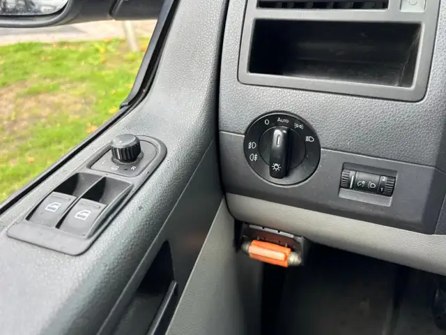 Volkswagen Transporter view 14