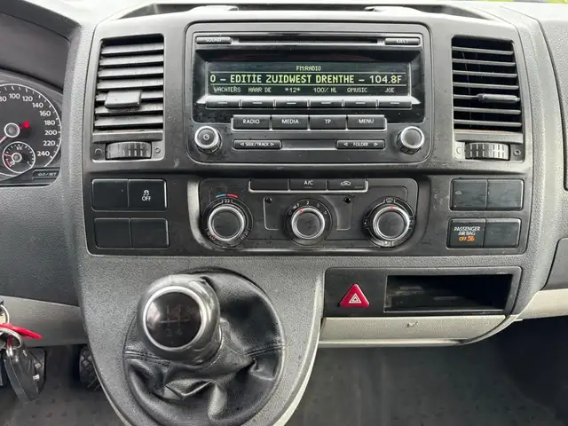 Volkswagen Transporter view 12