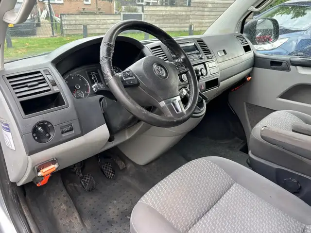 Volkswagen Transporter view 9