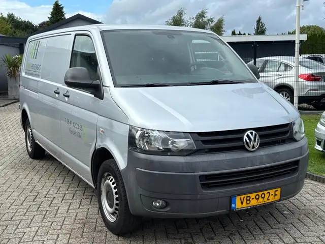 Volkswagen Transporter view 2