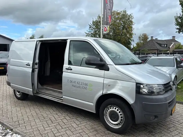 Volkswagen Transporter view 7