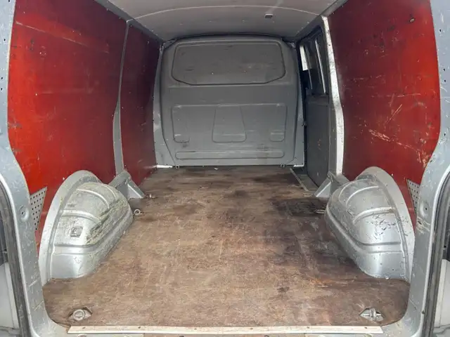 Volkswagen Transporter view 13