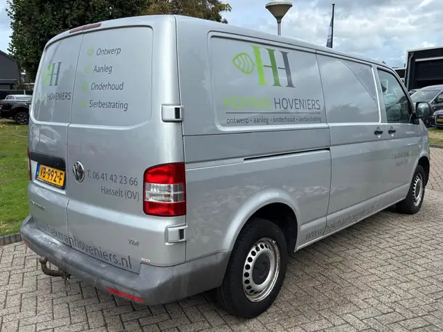 Volkswagen Transporter view 5