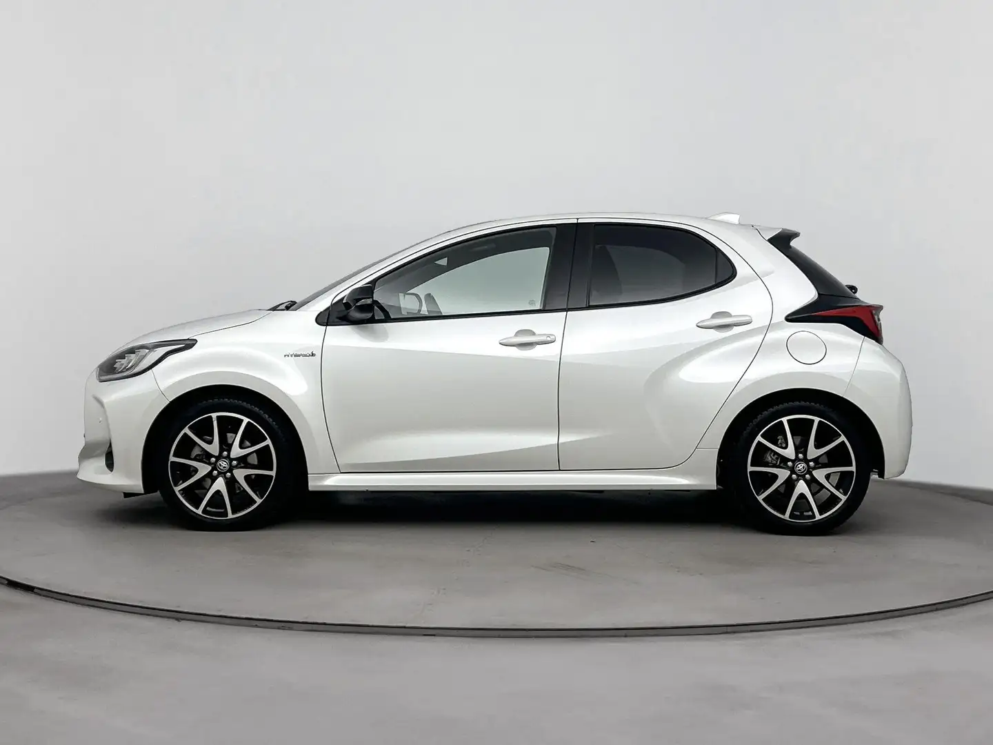 Toyota Yaris 1.5 Hybrid Executive 116PK | Navigatie | Adaptieve Weiß - 2