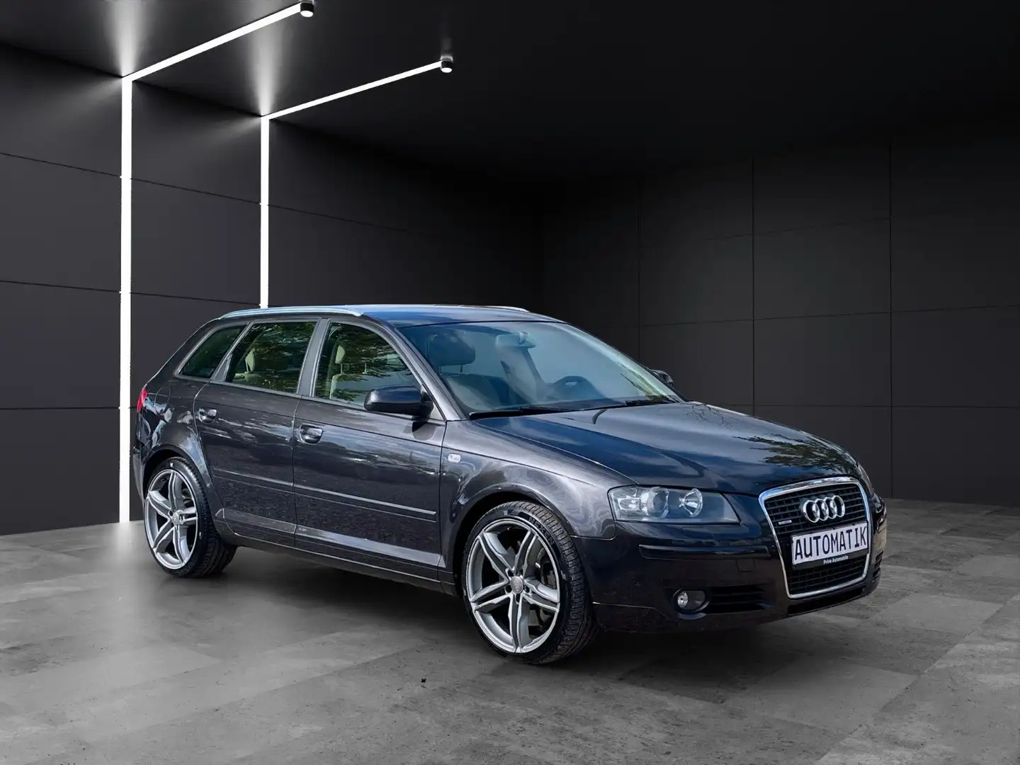 Audi A3 Sportback 3.2 quattro Automatik~Xenon~Bose Grau - 1