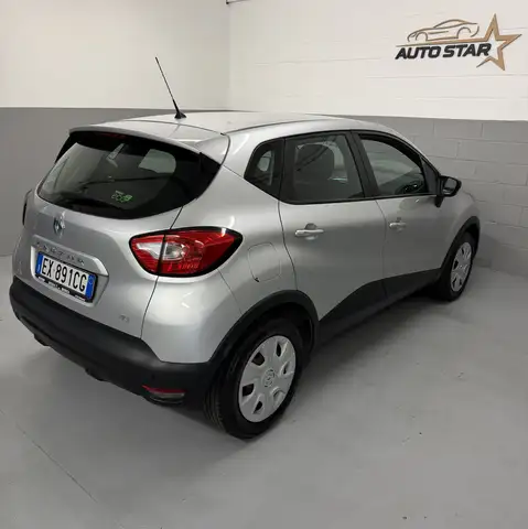 Renault Captur view 3