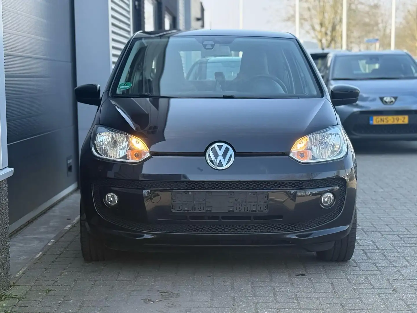 Volkswagen up! 1.0 high up! BlueMotion Zwart - 2