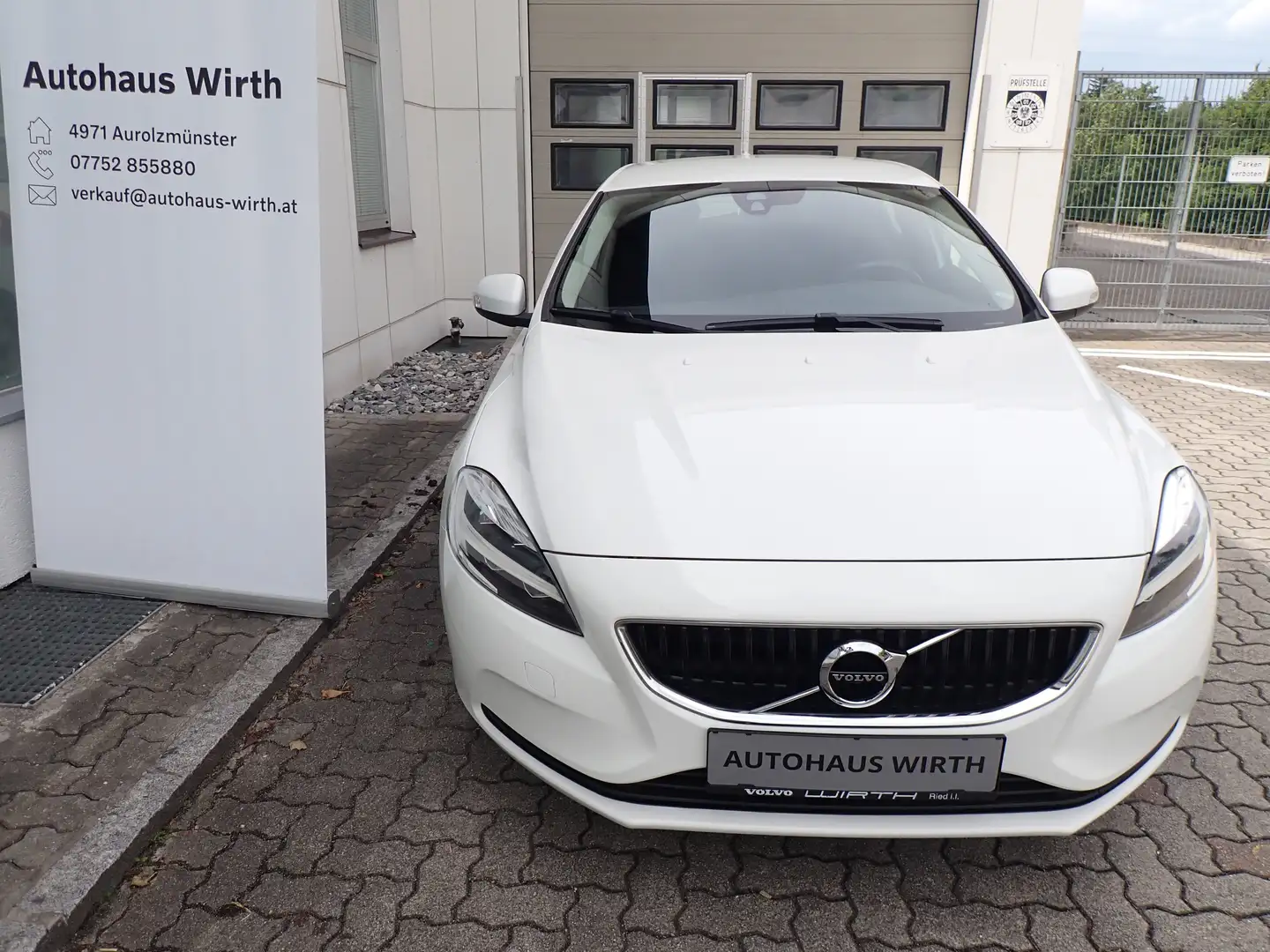 Volvo V40 D2 Kinetic  LED-Scheinw. / NAVI / Zahnriemen neu Weiß - 2