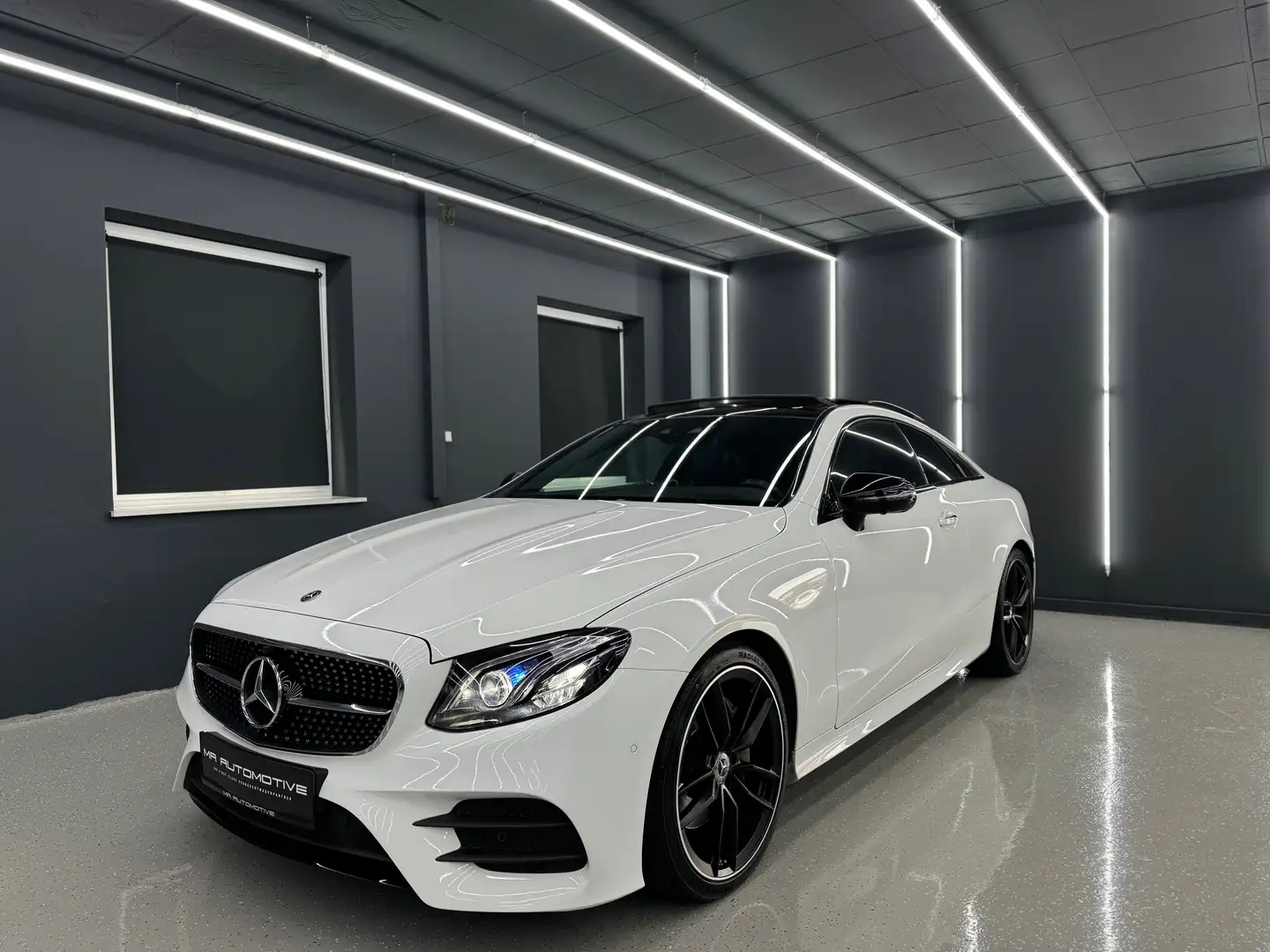 Mercedes-Benz E 220 d Coupe AMG Line *E53LK*PANO*BURM*360*SOFTC*NIGHT* Weiß - 1