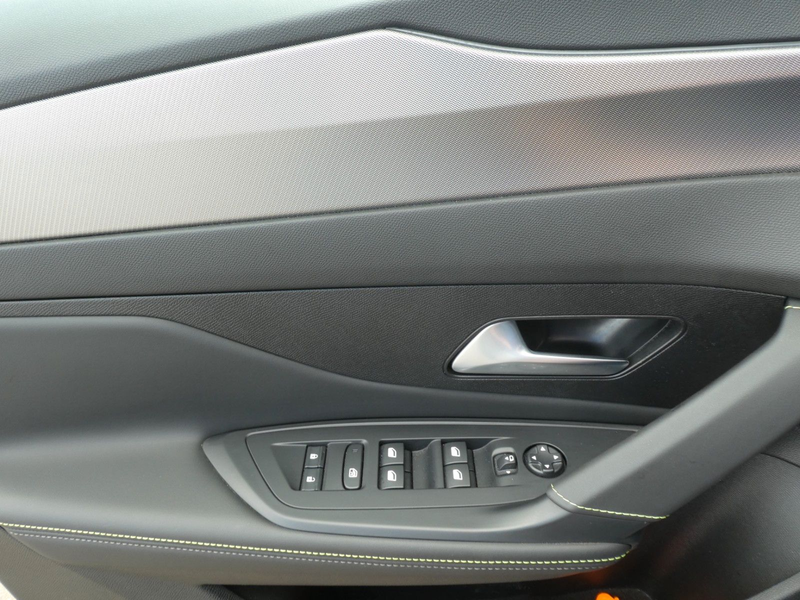 Peugeot 408 Plug in Hybrid 225 GT Klima, Navi, Kamera — photo 12