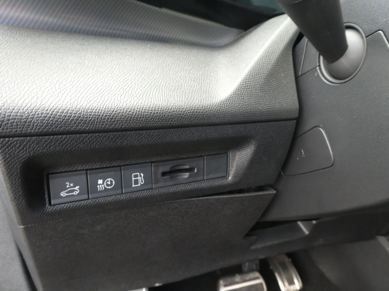 Peugeot 408 Plug in Hybrid 225 GT Klima, Navi, Kamera — photo 13