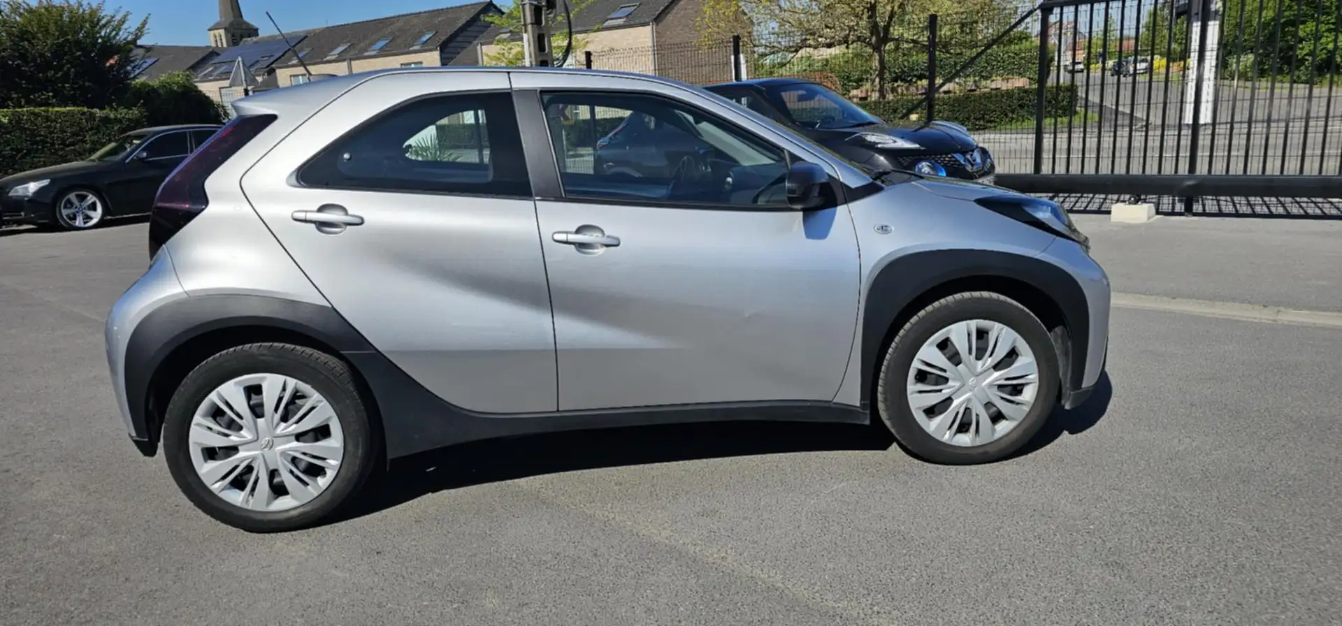 Toyota Aygo X 1.0i VVT-i Limited 2 Zilver - 2