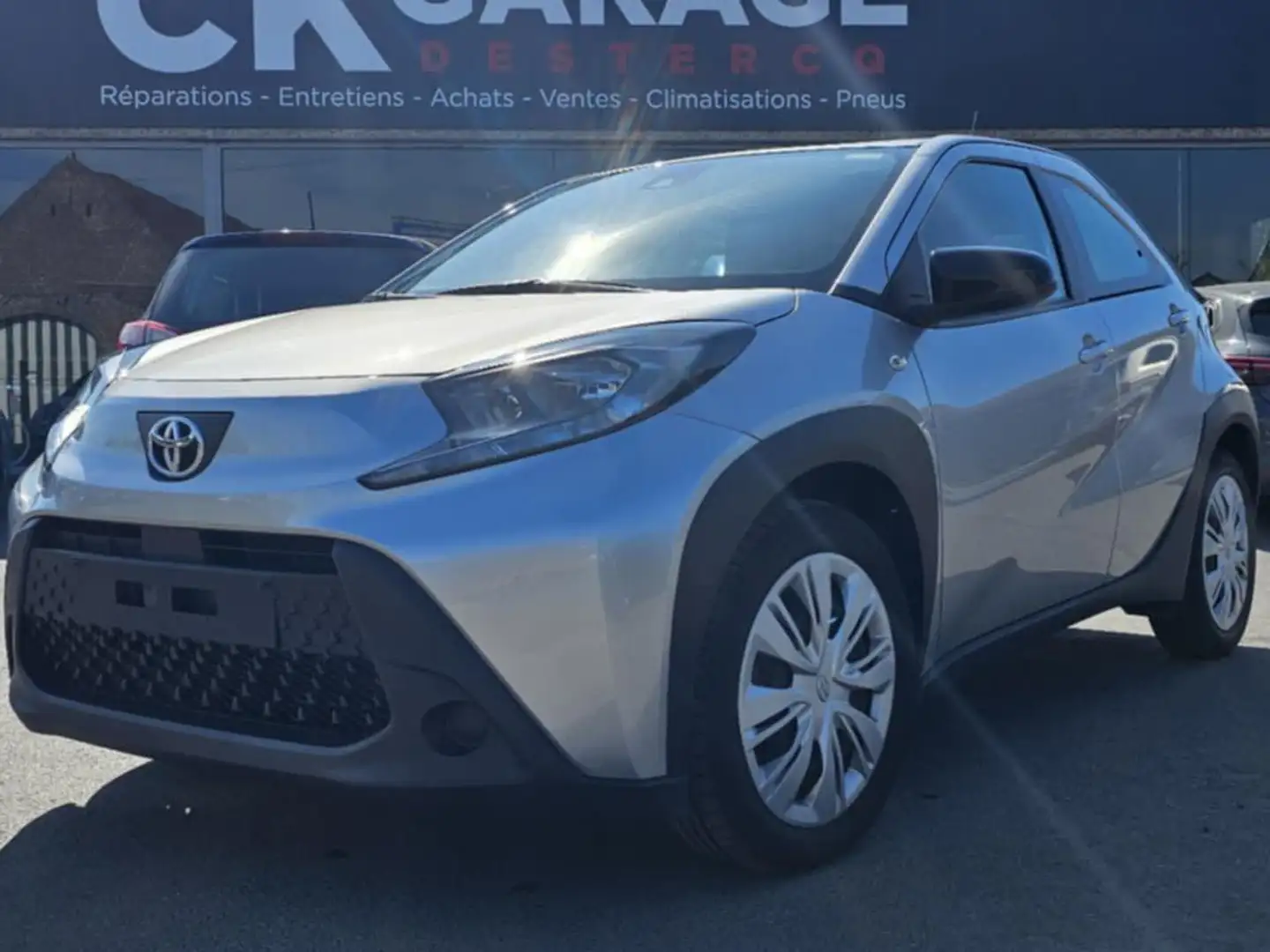 Toyota Aygo X 1.0i VVT-i Limited 2 Zilver - 1