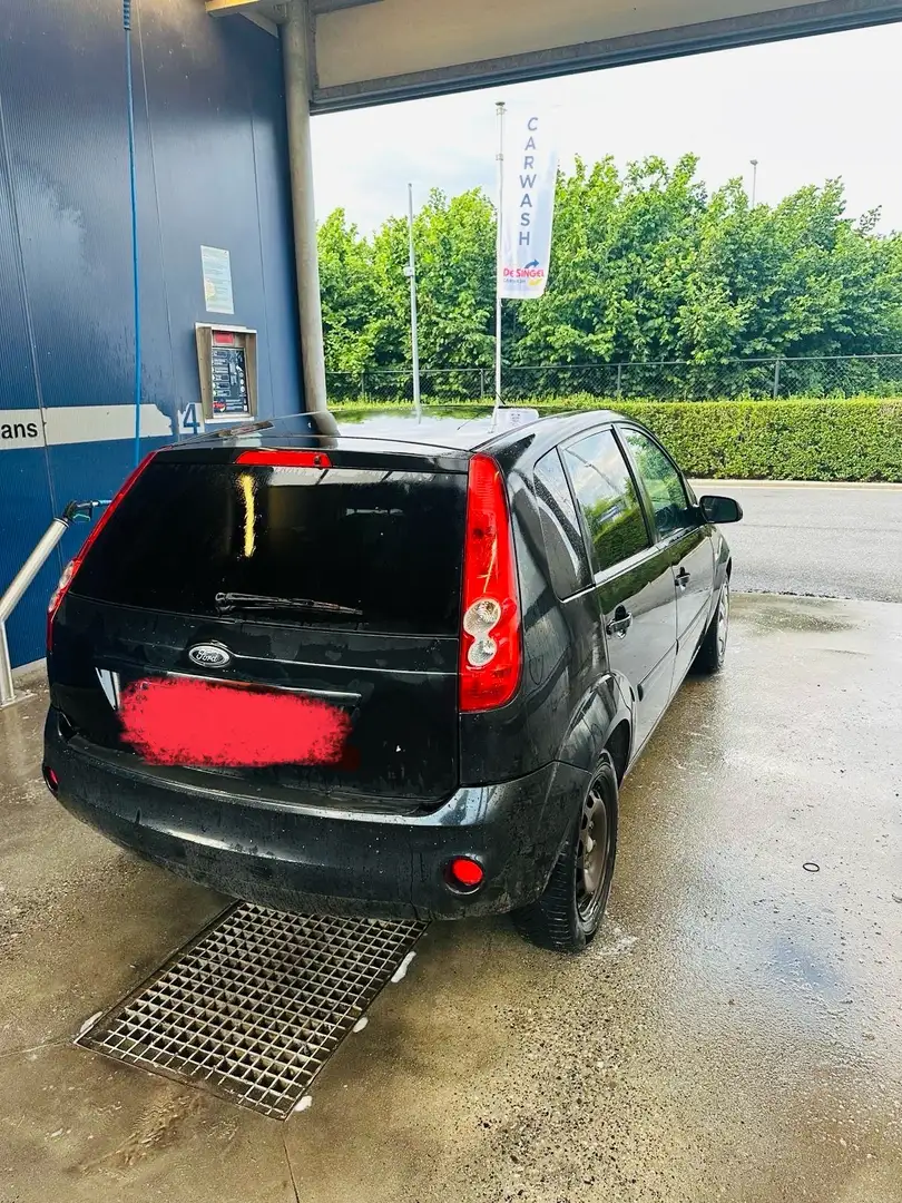 Ford Fiesta 1.3 Ambiente - 2