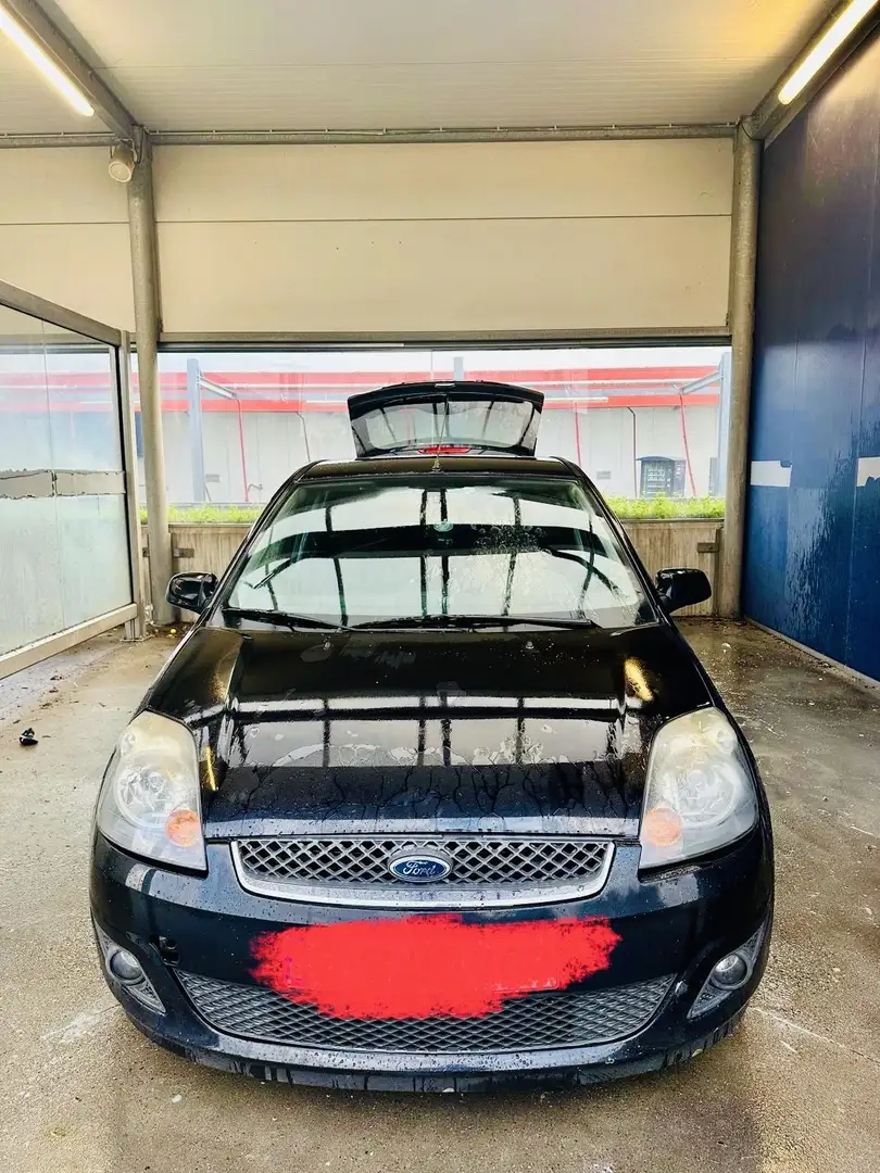 Ford Fiesta 1.3 Ambiente - 1