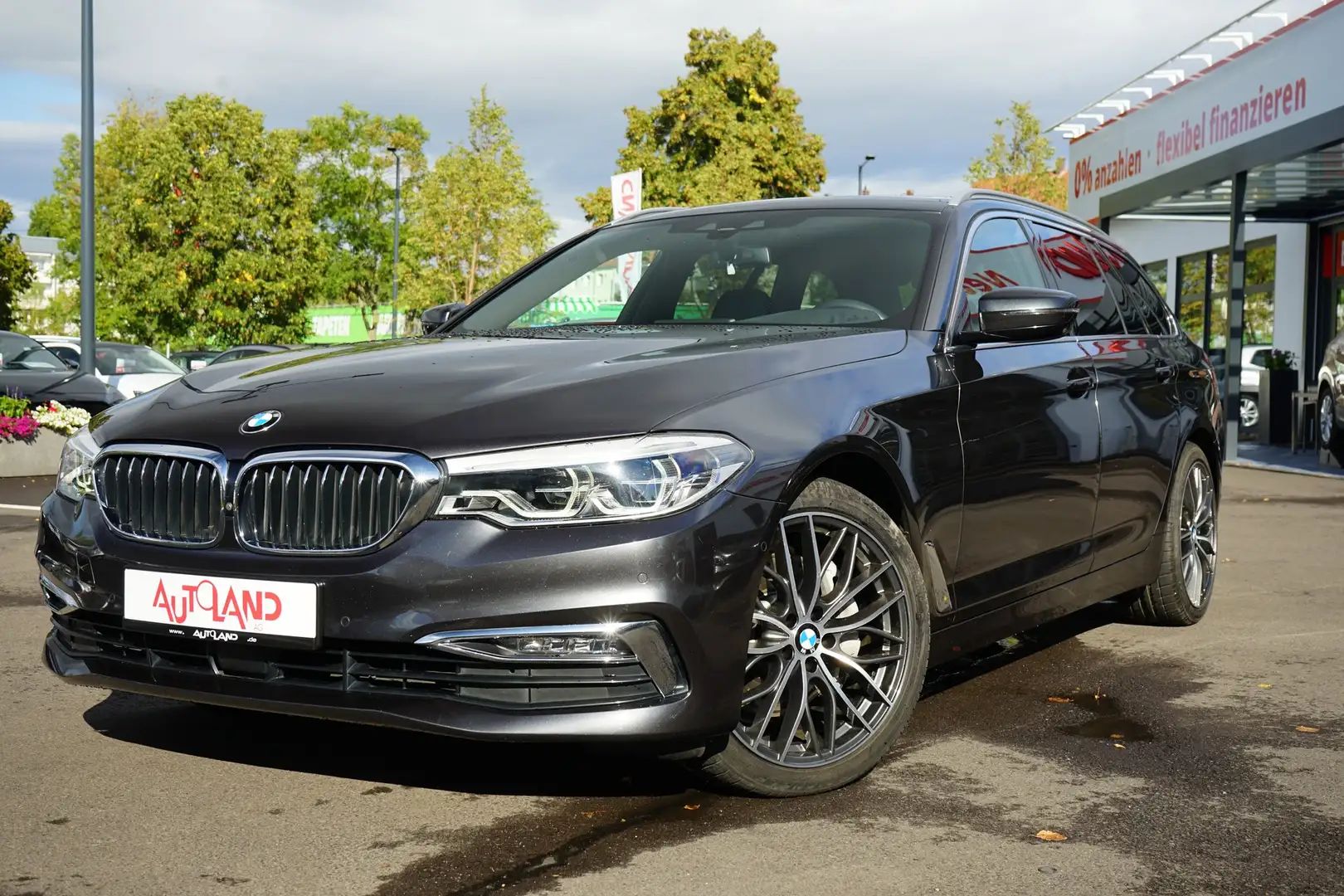 BMW 540 540d Touring xDrive Luxury Line AHK PANO SPUR HEAD Grau - 2