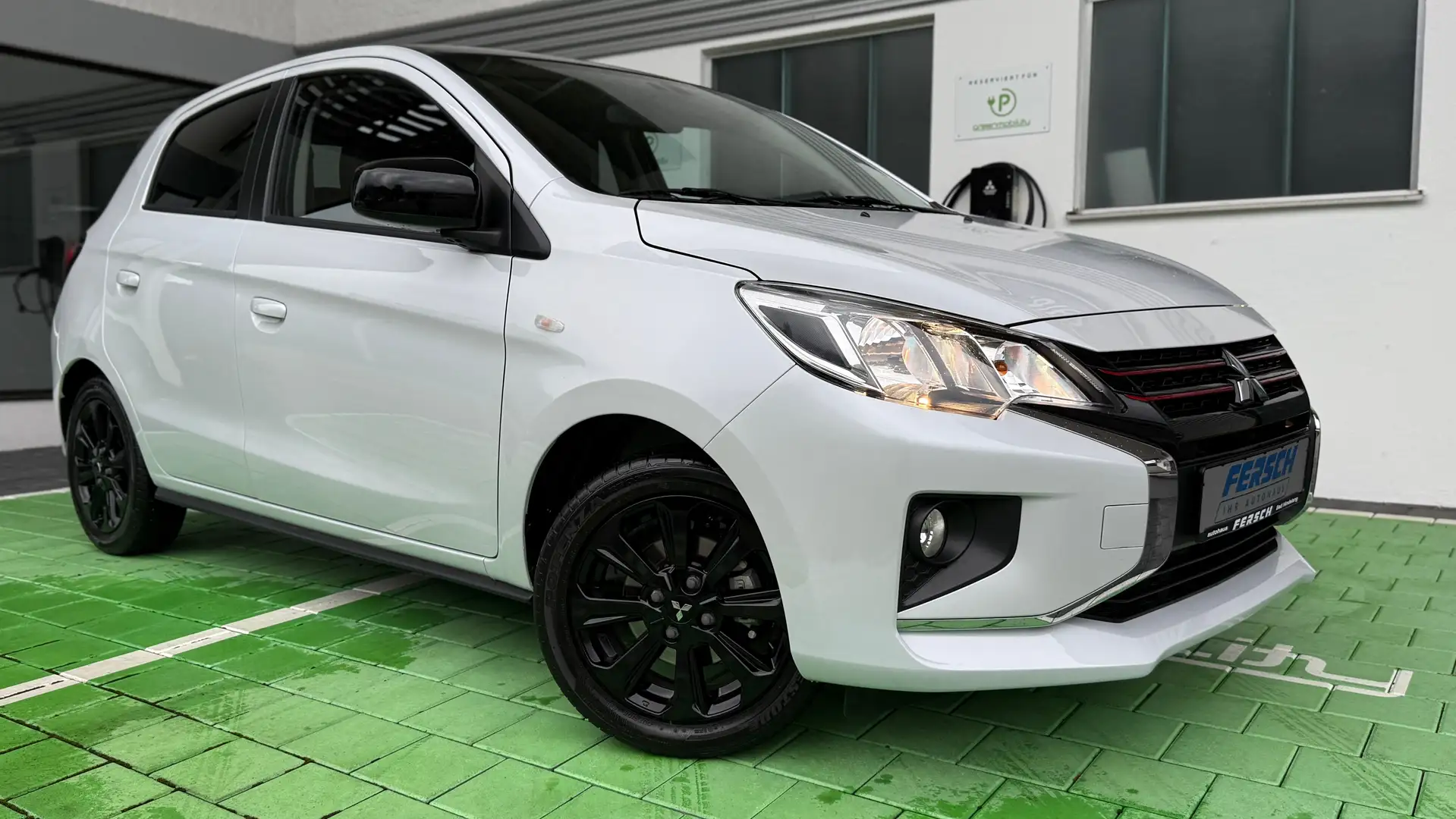 Mitsubishi Space Star 1.2 Autom. Select+ Black 15" Alu Black Freisprech. Blanc - 1