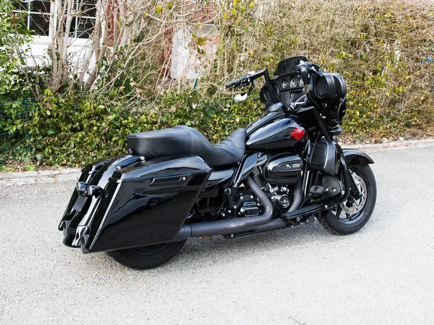 Harley-Davidson Street Glide crna - 2