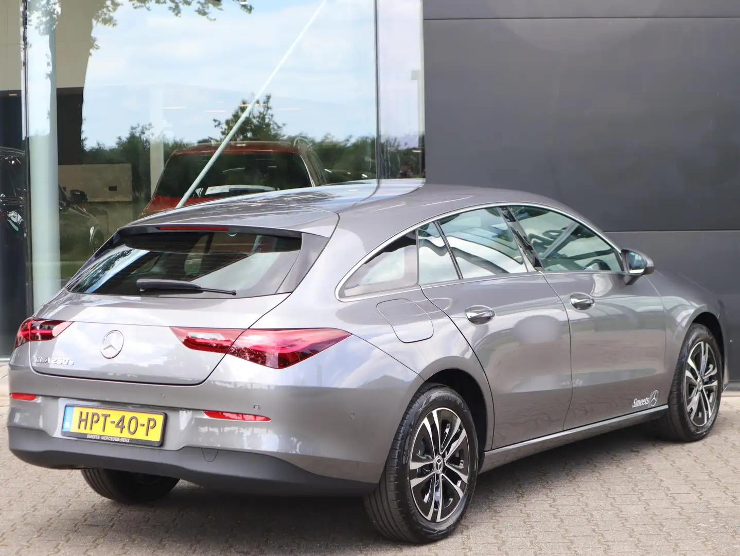 Mercedes-Benz CLA 250 Shooting Brake e Star Edition Grijs - 2