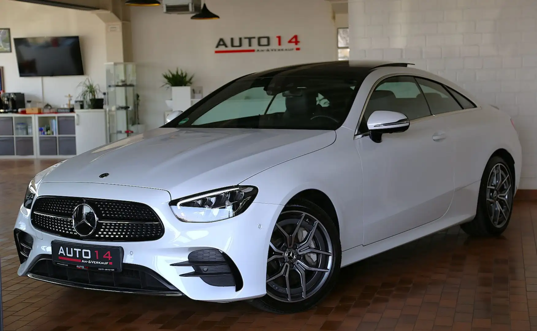Mercedes-Benz E 450 Coupe 4M AMG Panorama Burmester ACC 360° Blanc - 1