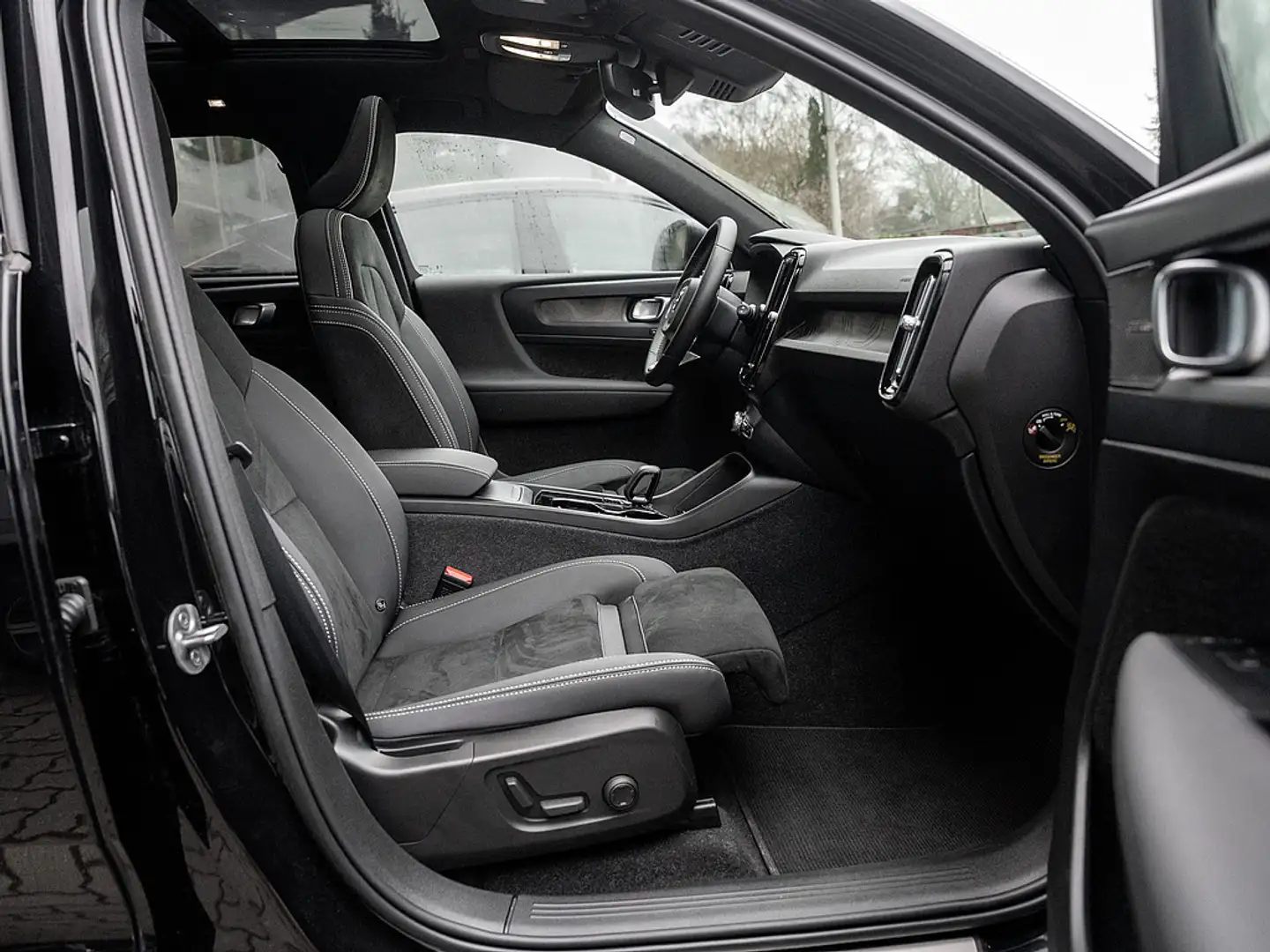 Volvo XC40 Ultimate Recharge Noir - 2