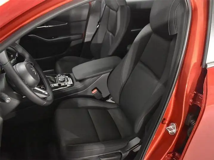Mazda CX-30 2025, foto 10
