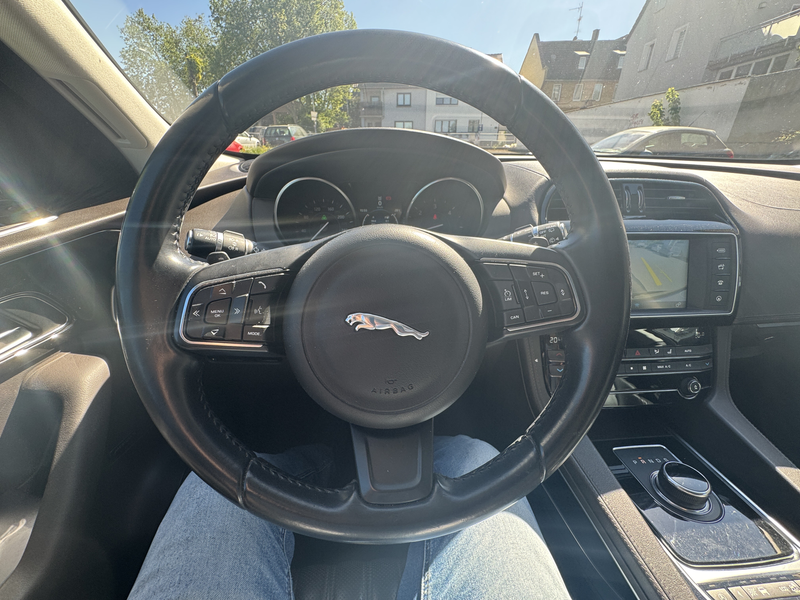 Jaguar F-Pace Portfolio AWD — photo 13