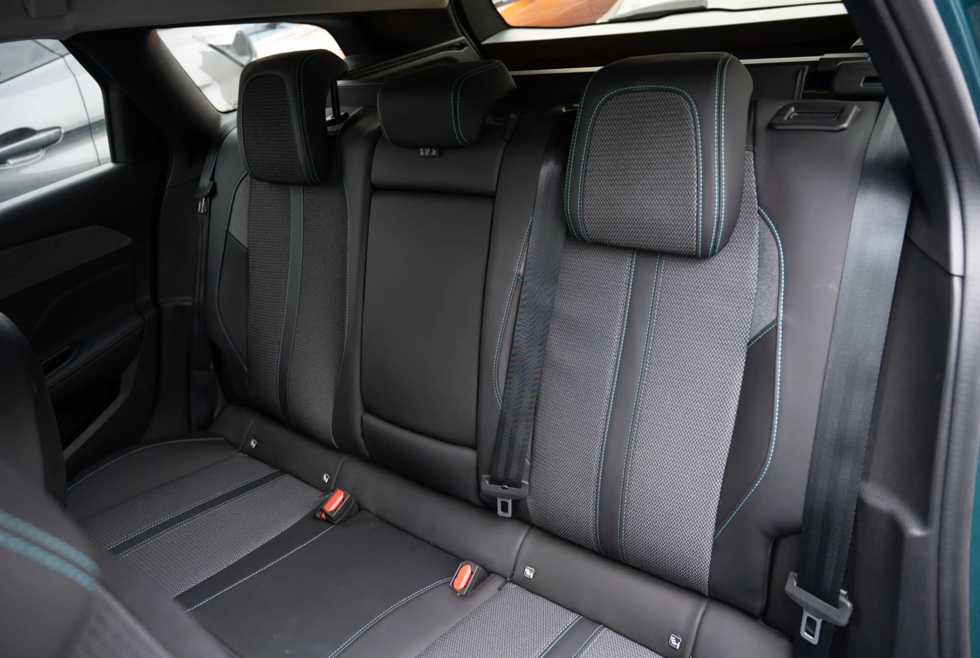 Peugeot 308 SW Allure 1.5 BlueHDi 130 EAT8 *KOMFORT-PAKET*MIRRORSCREEN* — photo 7