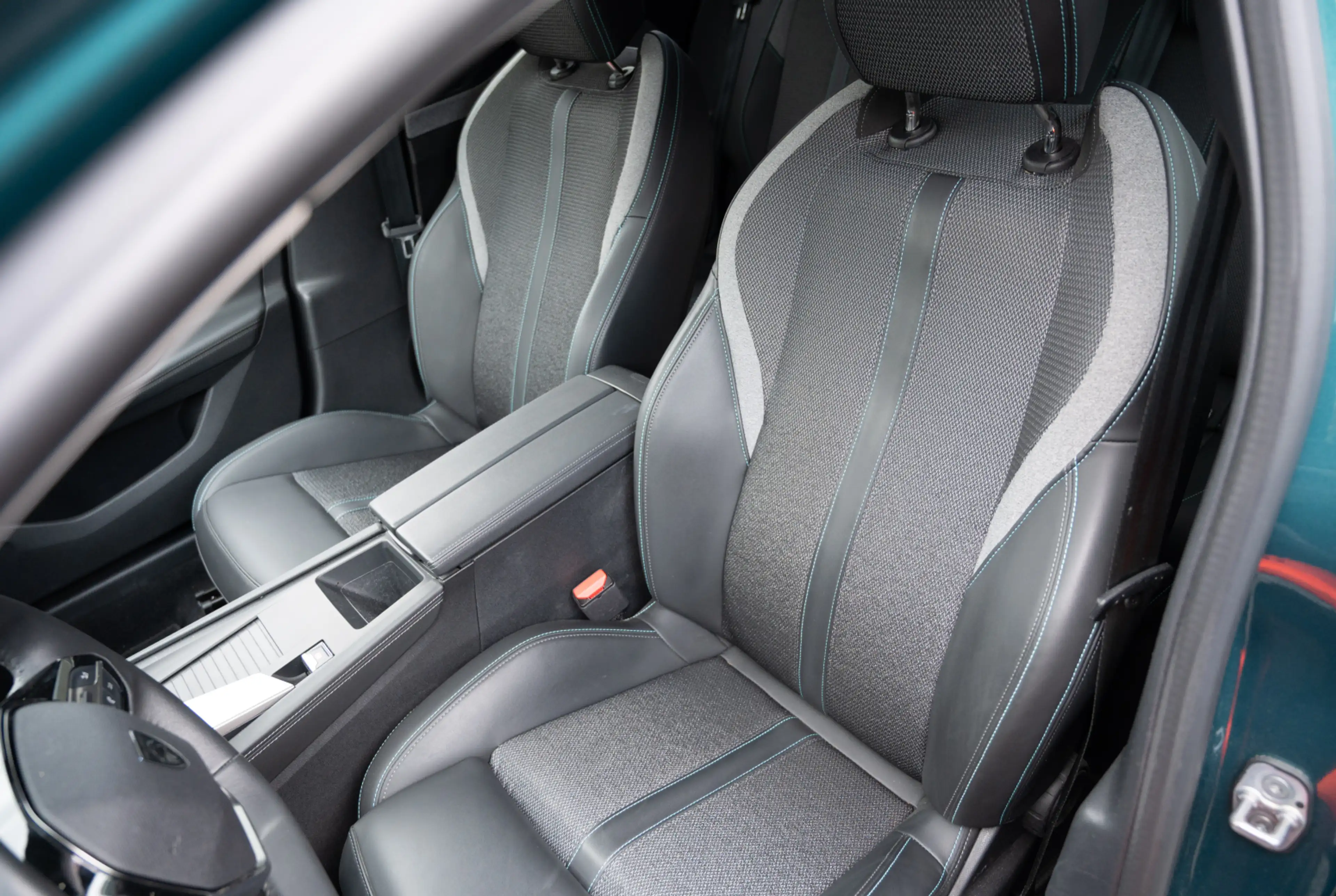 Peugeot 308 SW Allure 1.5 BlueHDi 130 EAT8 *KOMFORT-PAKET*MIRRORSCREEN* — photo 6