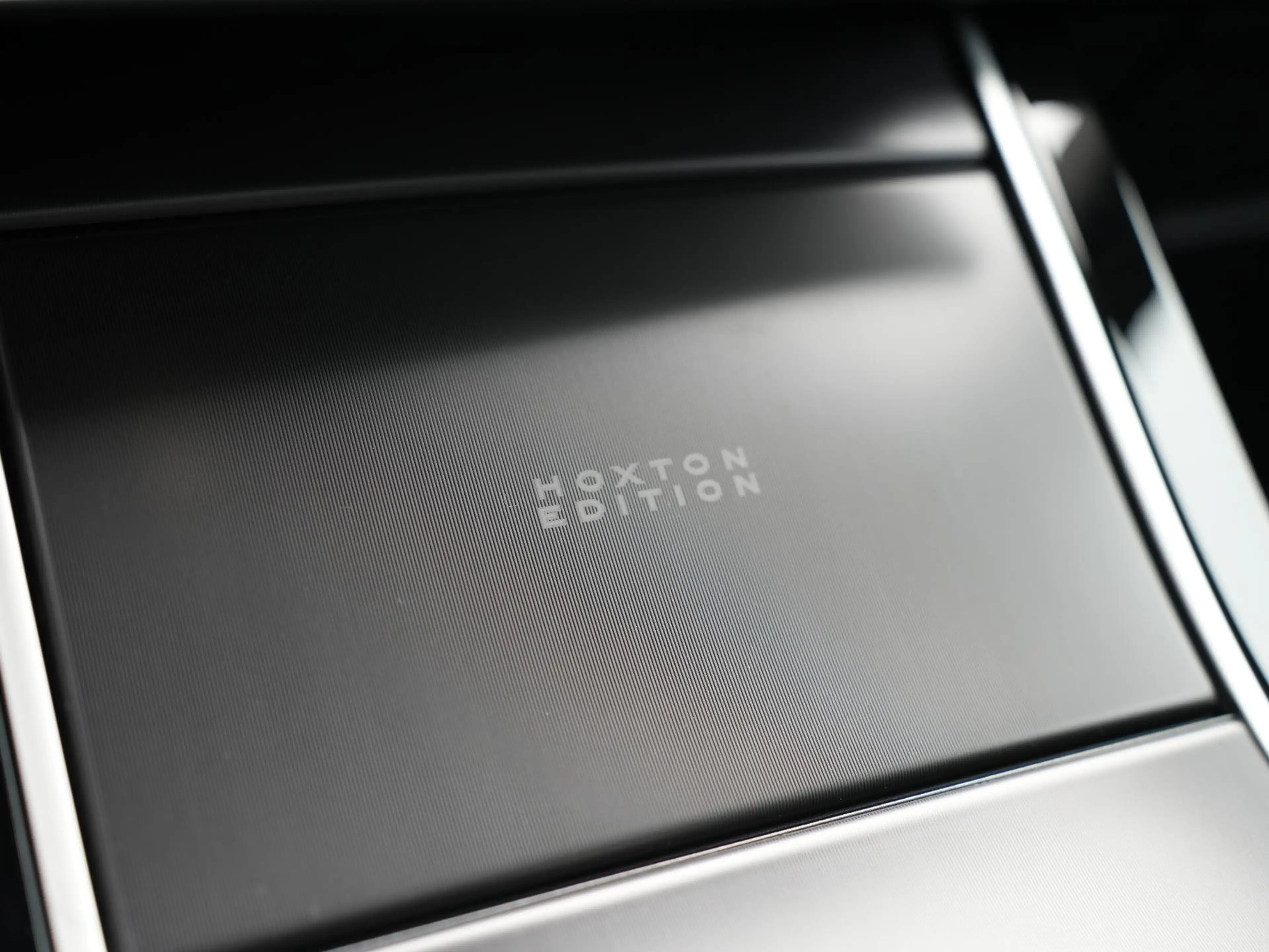 Land Rover Range Rover Evoque P270e PHEV AWD Hoxton Edition Black | Black Pack | — photo 25