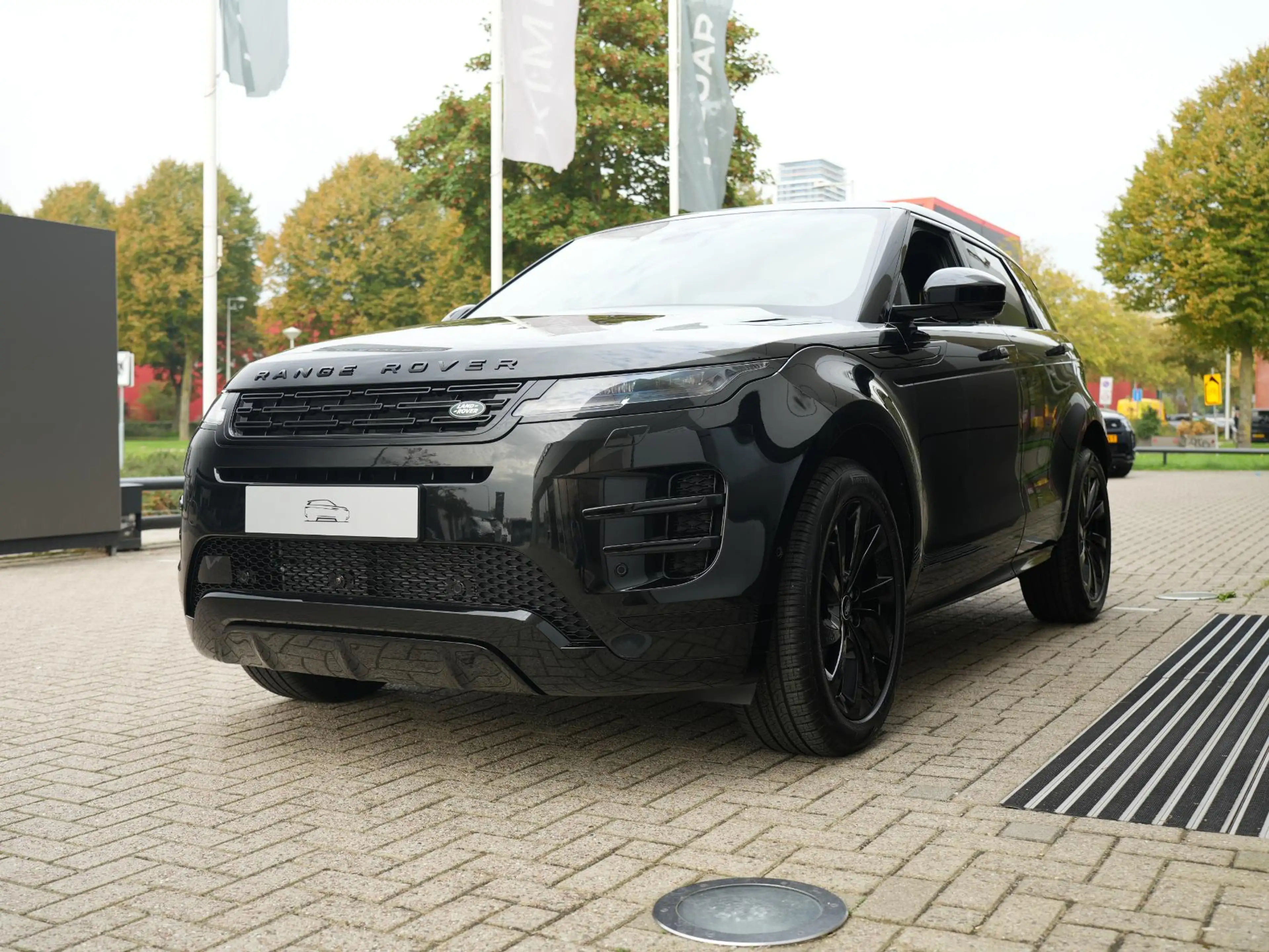 Land Rover Range Rover Evoque P270e PHEV AWD Hoxton Edition Black | Black Pack | — photo 4