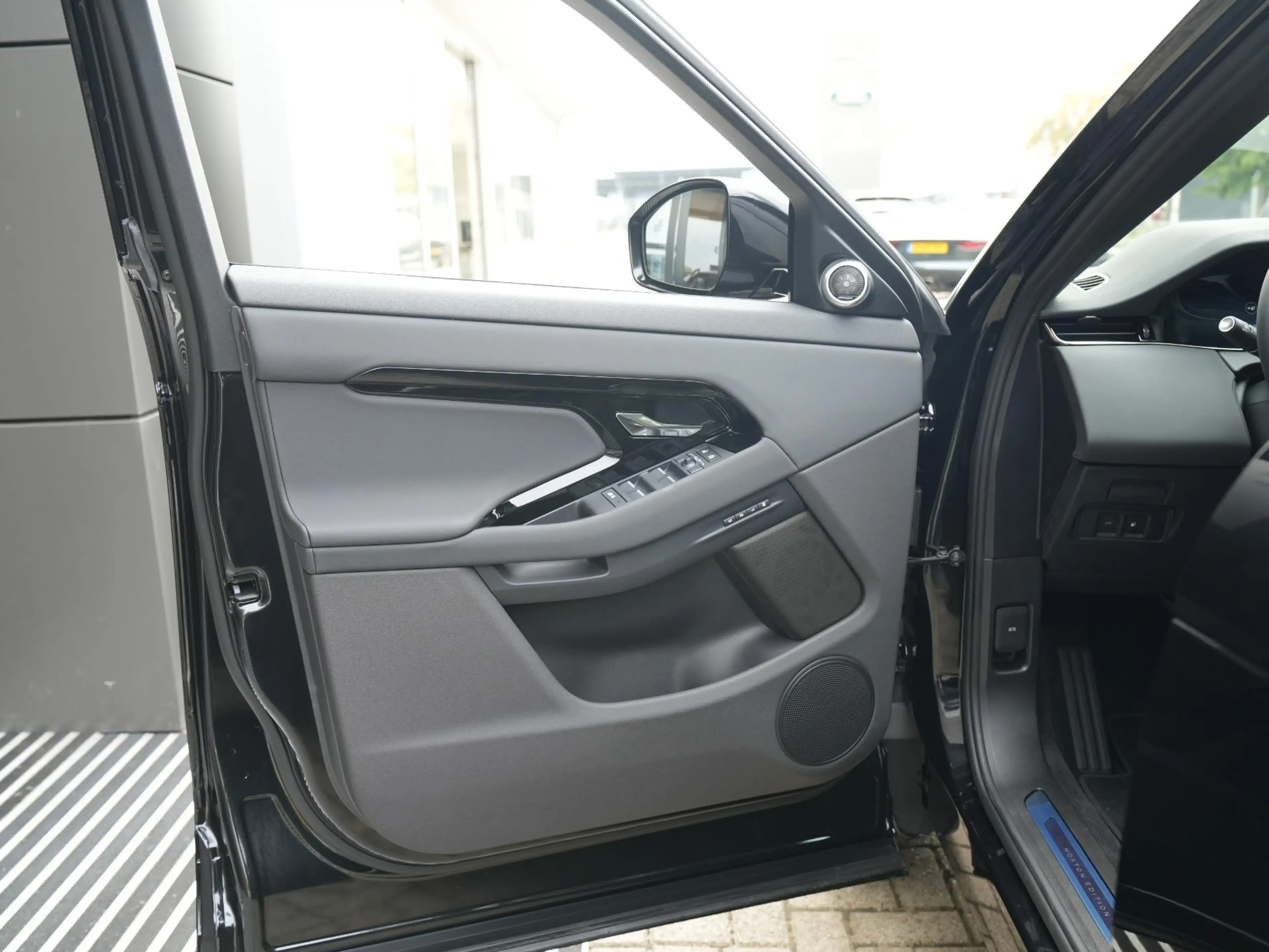Land Rover Range Rover Evoque P270e PHEV AWD Hoxton Edition Black | Black Pack | — photo 10