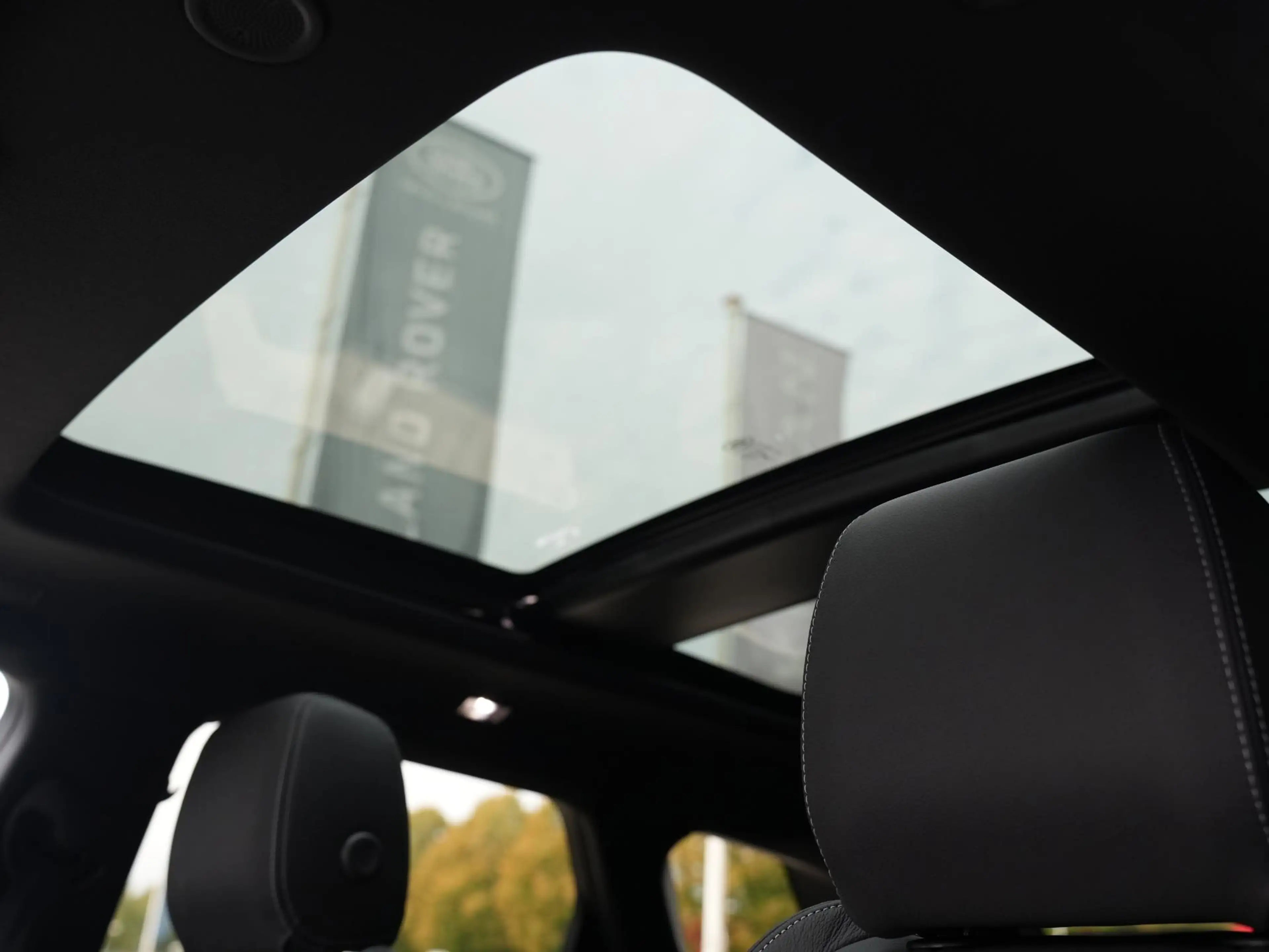Land Rover Range Rover Evoque P270e PHEV AWD Hoxton Edition Black | Black Pack | — photo 26