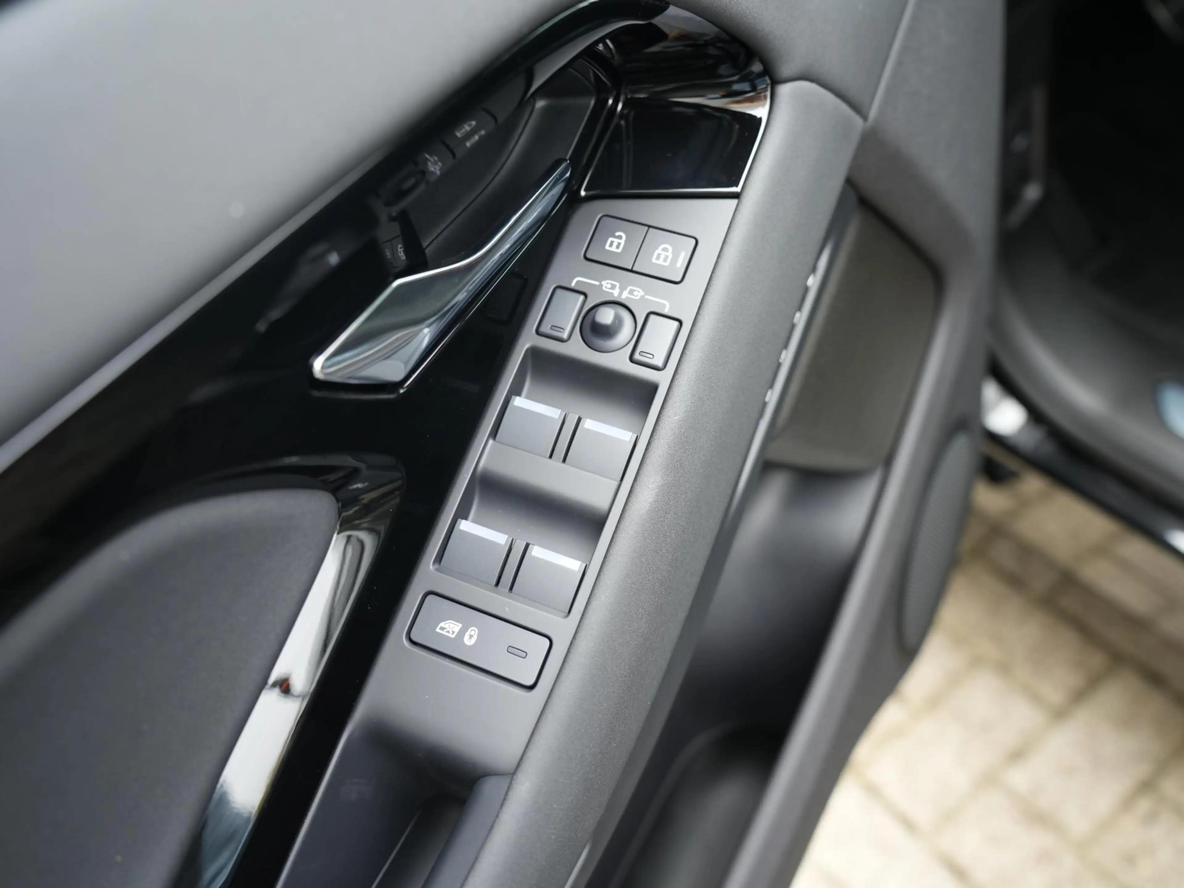 Land Rover Range Rover Evoque P270e PHEV AWD Hoxton Edition Black | Black Pack | — photo 12
