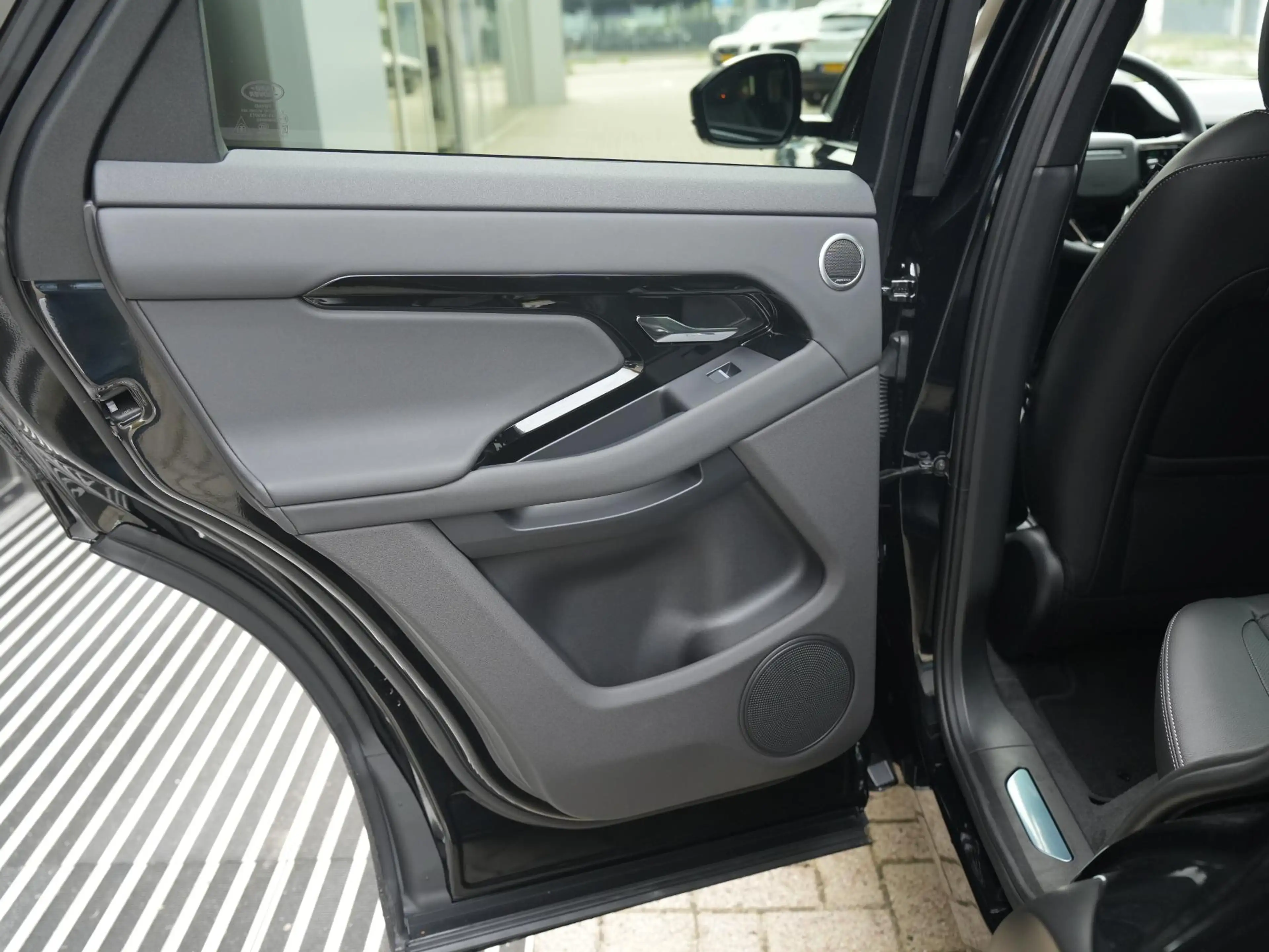 Land Rover Range Rover Evoque P270e PHEV AWD Hoxton Edition Black | Black Pack | — photo 27