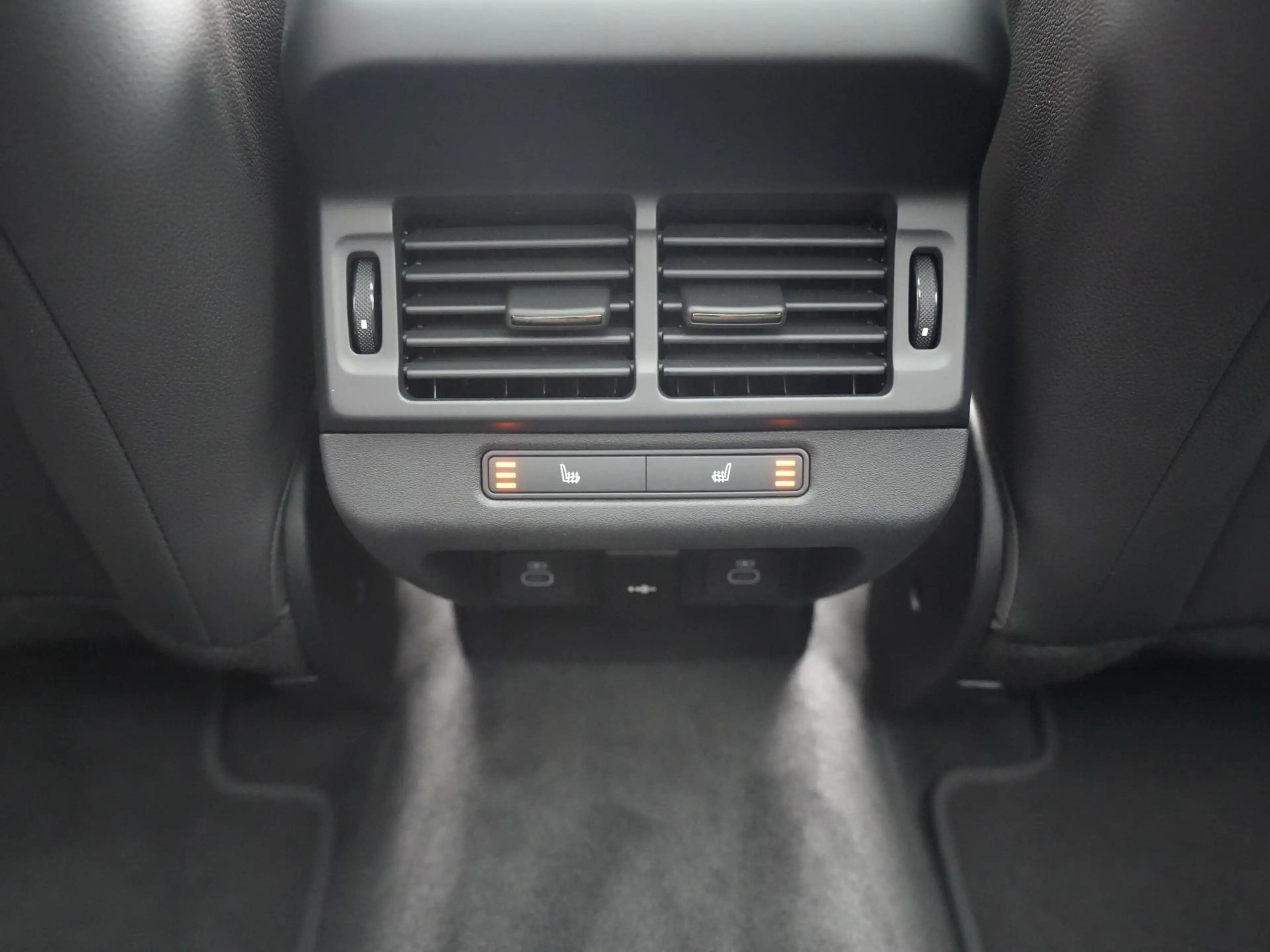 Land Rover Range Rover Evoque P270e PHEV AWD Hoxton Edition Black | Black Pack | — photo 30