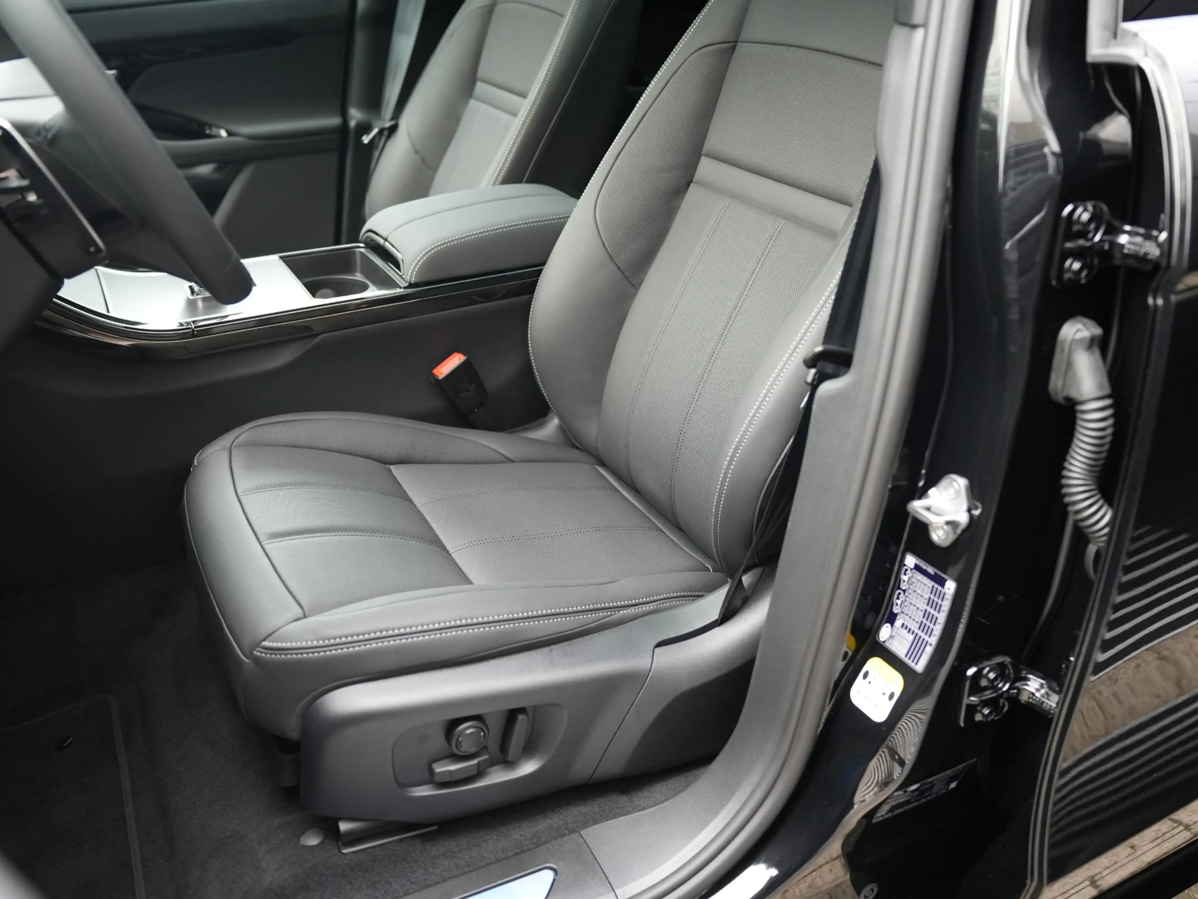 Land Rover Range Rover Evoque P270e PHEV AWD Hoxton Edition Black | Black Pack | — photo 15