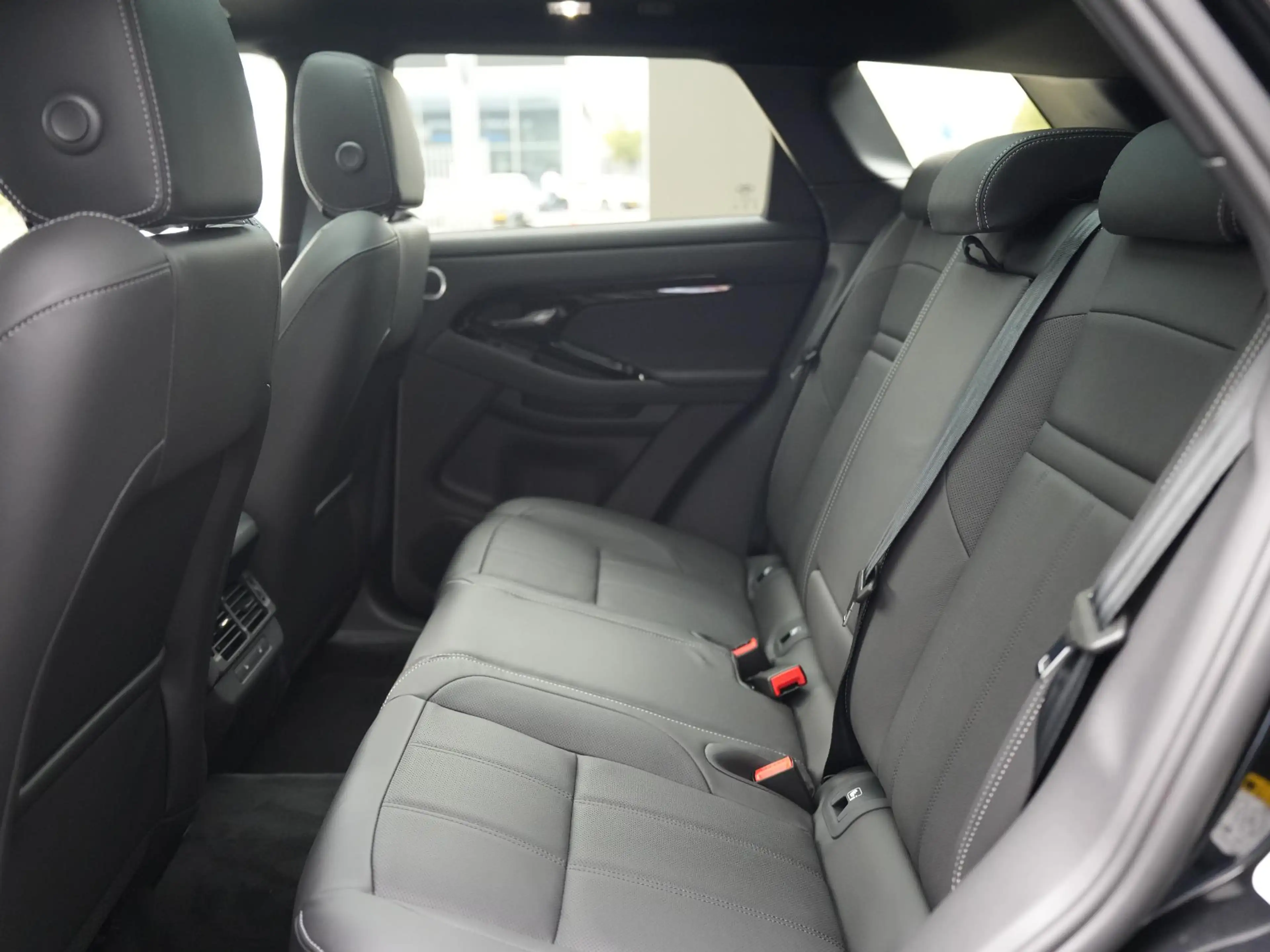 Land Rover Range Rover Evoque P270e PHEV AWD Hoxton Edition Black | Black Pack | — photo 28