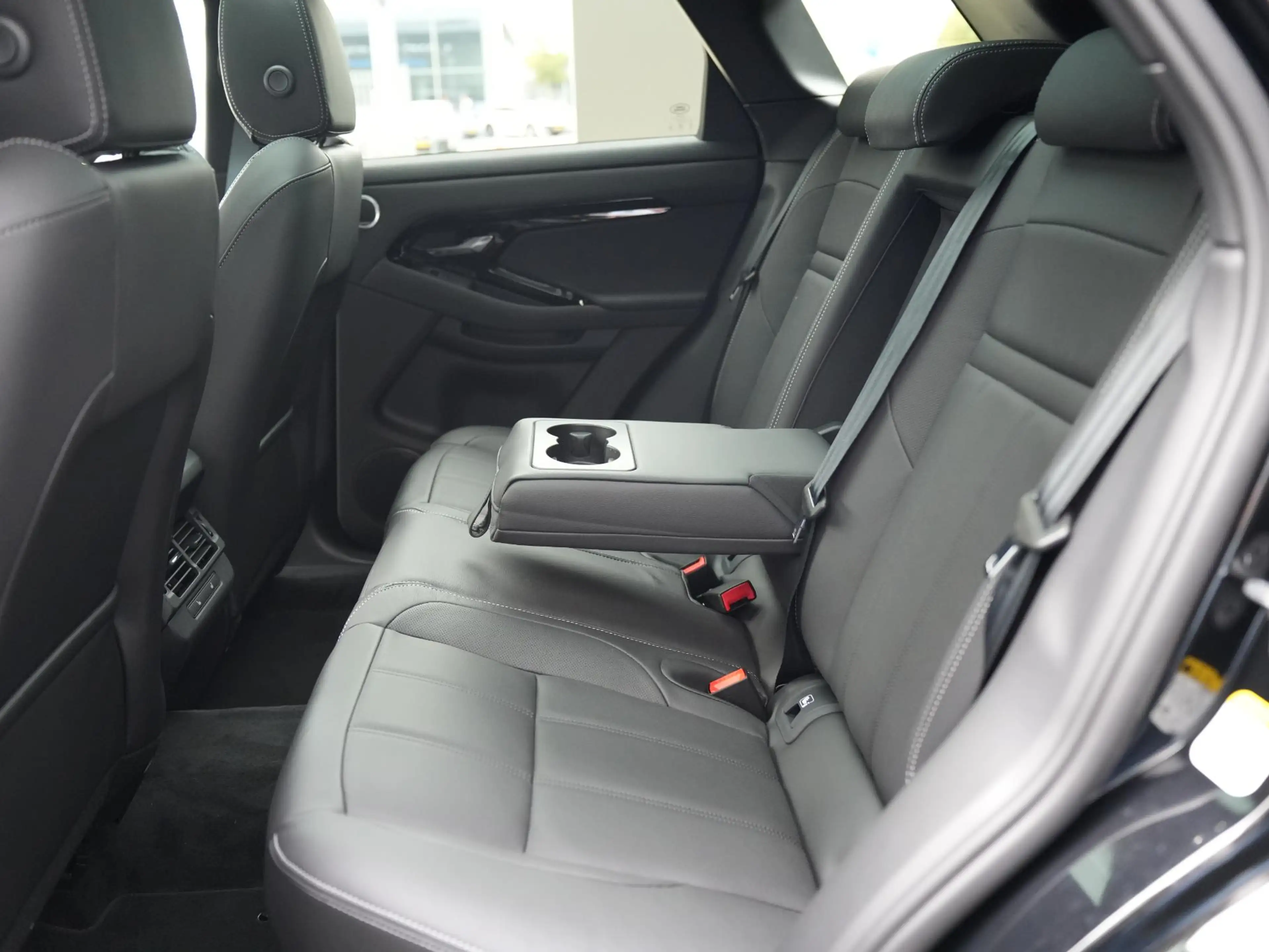 Land Rover Range Rover Evoque P270e PHEV AWD Hoxton Edition Black | Black Pack | — photo 29