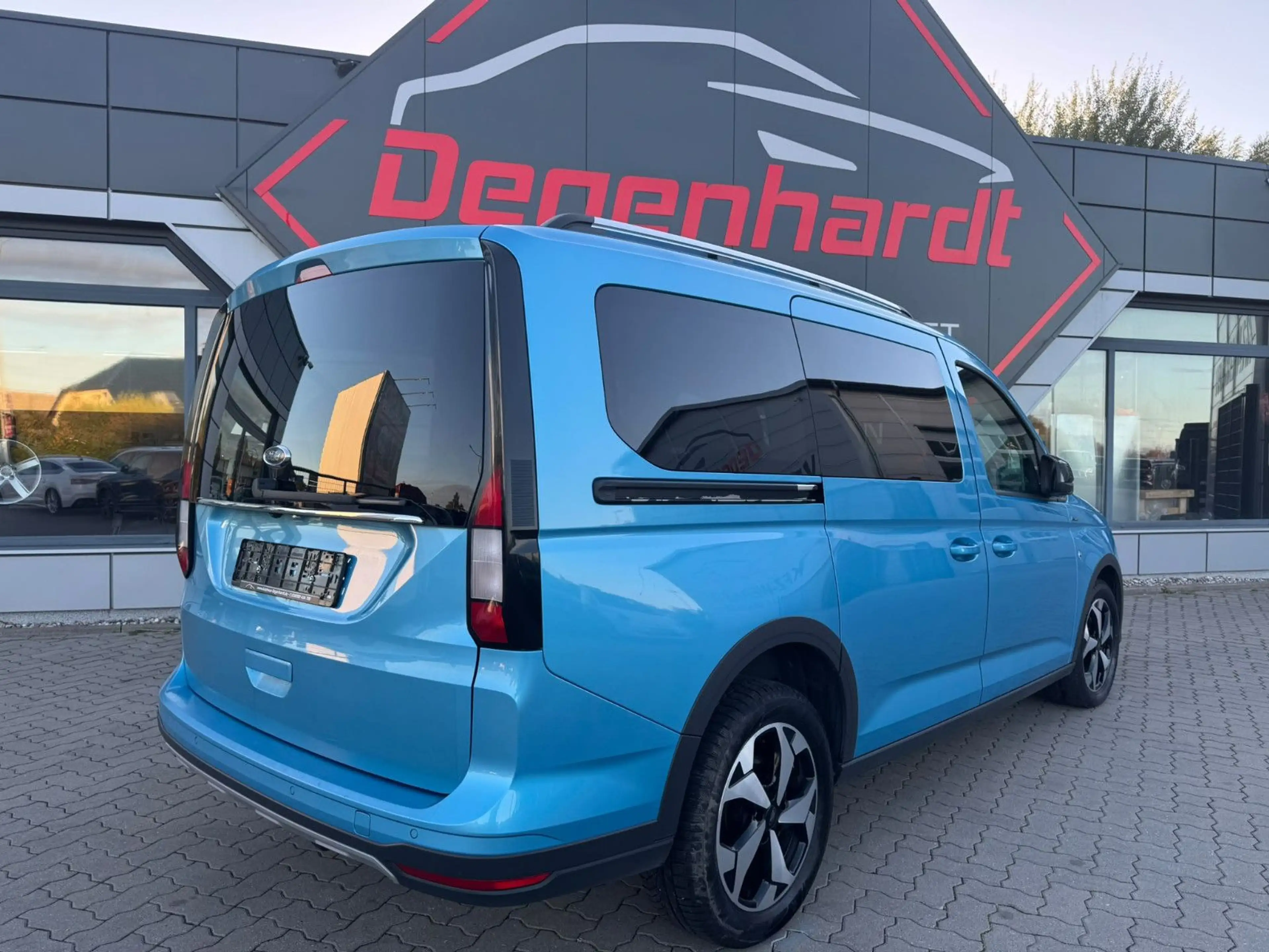 Ford Grand Tourneo 2.0 TDCi Connect Active LED KAMERA — photo 7