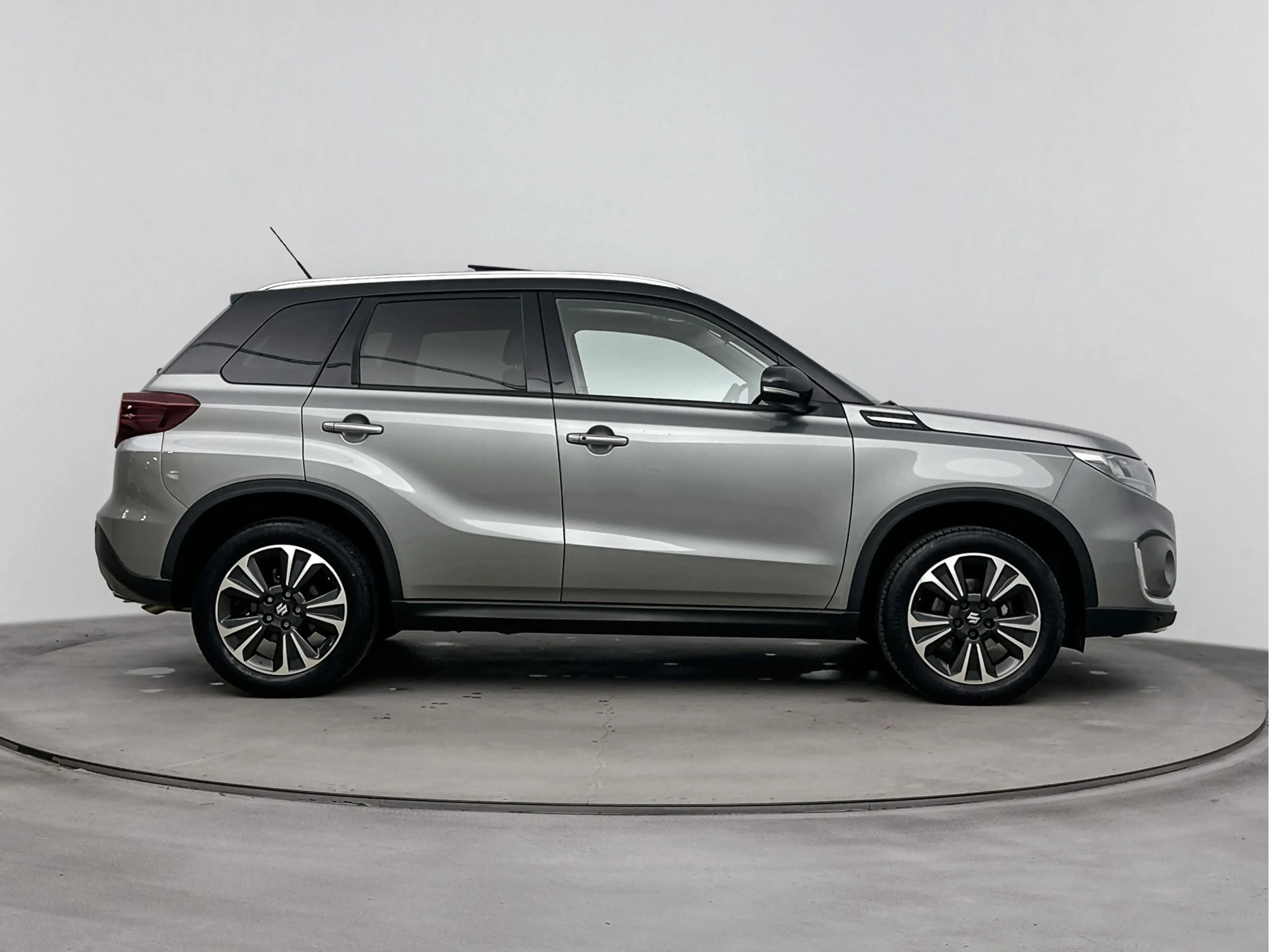 Suzuki Vitara 1.4 Boosterjet Style Smart Hybrid is mee leseman 3 — photo 11
