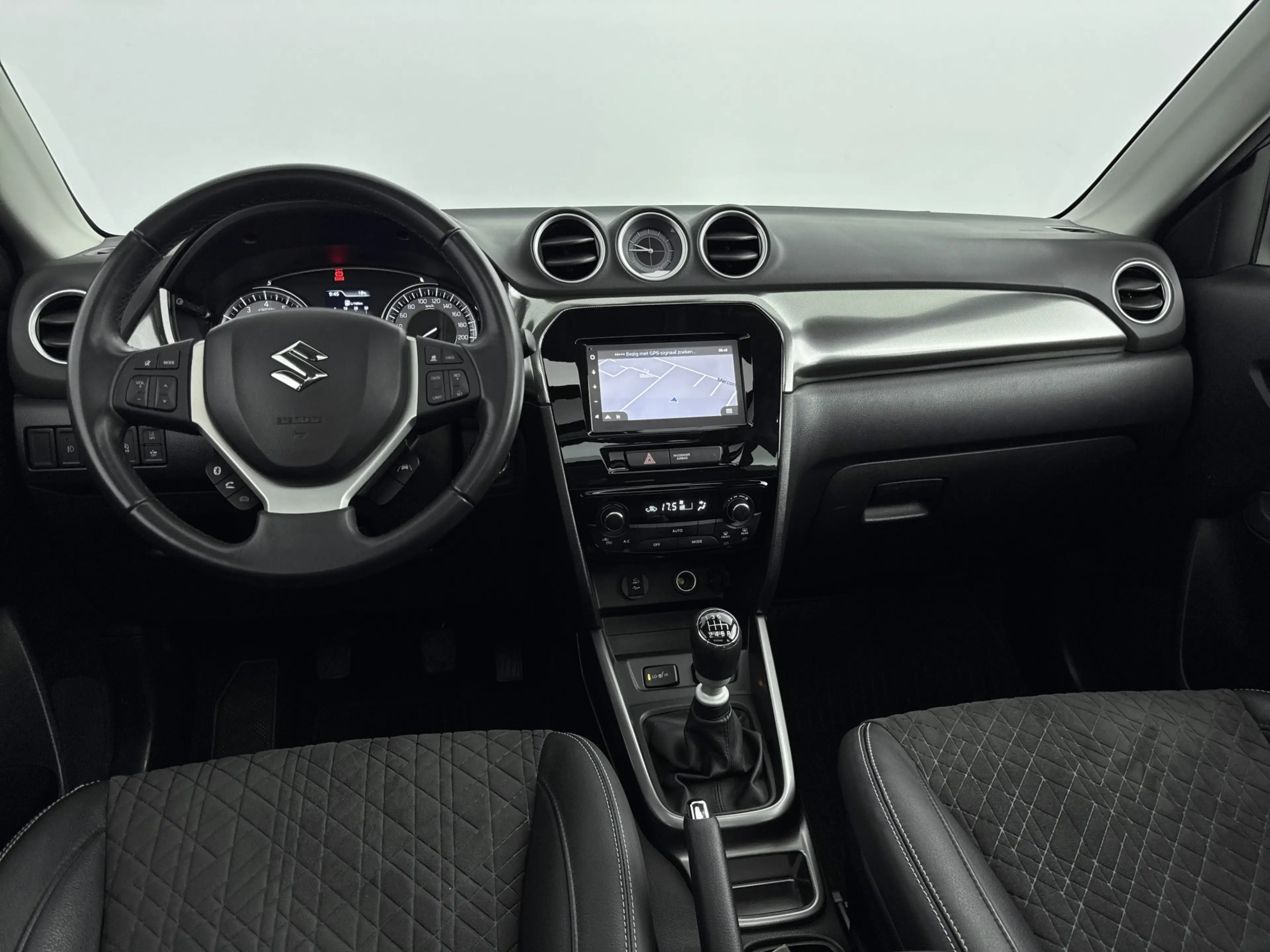 Suzuki Vitara 1.4 Boosterjet Style Smart Hybrid is mee leseman 3 — photo 4