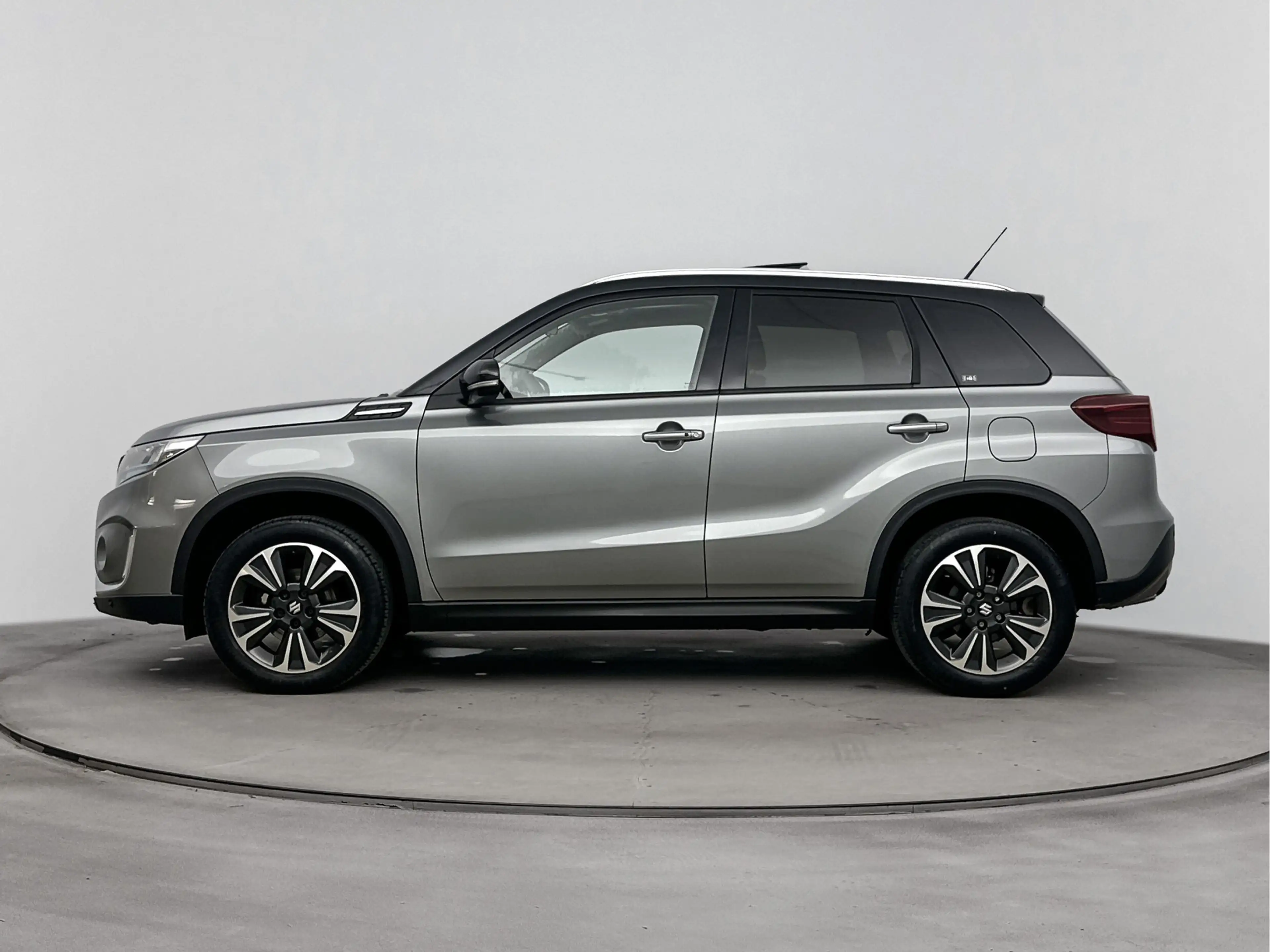 Suzuki Vitara 1.4 Boosterjet Style Smart Hybrid is mee leseman 3 — photo 3