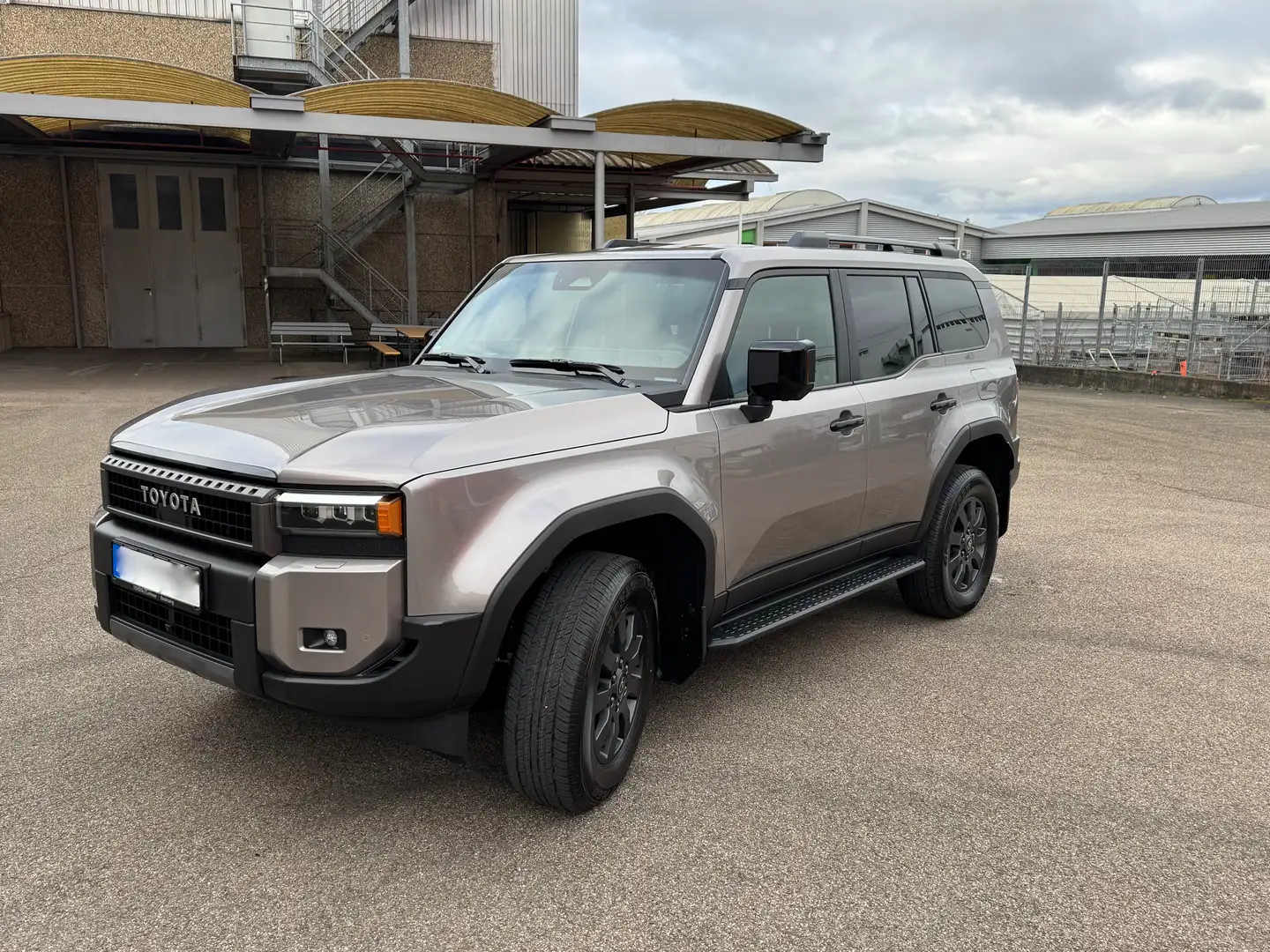 Toyota Land Cruiser Land Cruiser 2.8 D-4D Automatik Executive Gris - 1