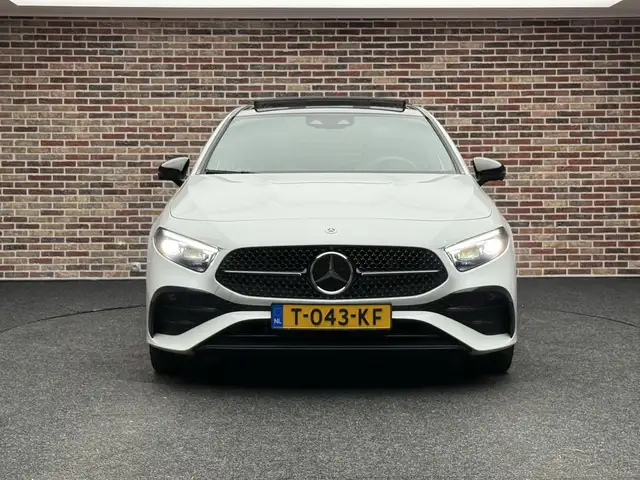 Mercedes-Benz 250 view 5