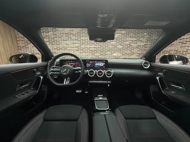 Mercedes-Benz 250 view 8