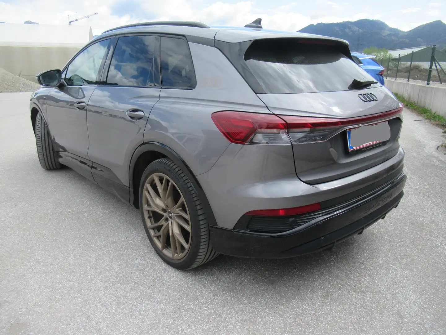 Audi Q4 e-tron Q4 50 e-tron quattro S line Matrix LED Navi 21'' Grau - 2