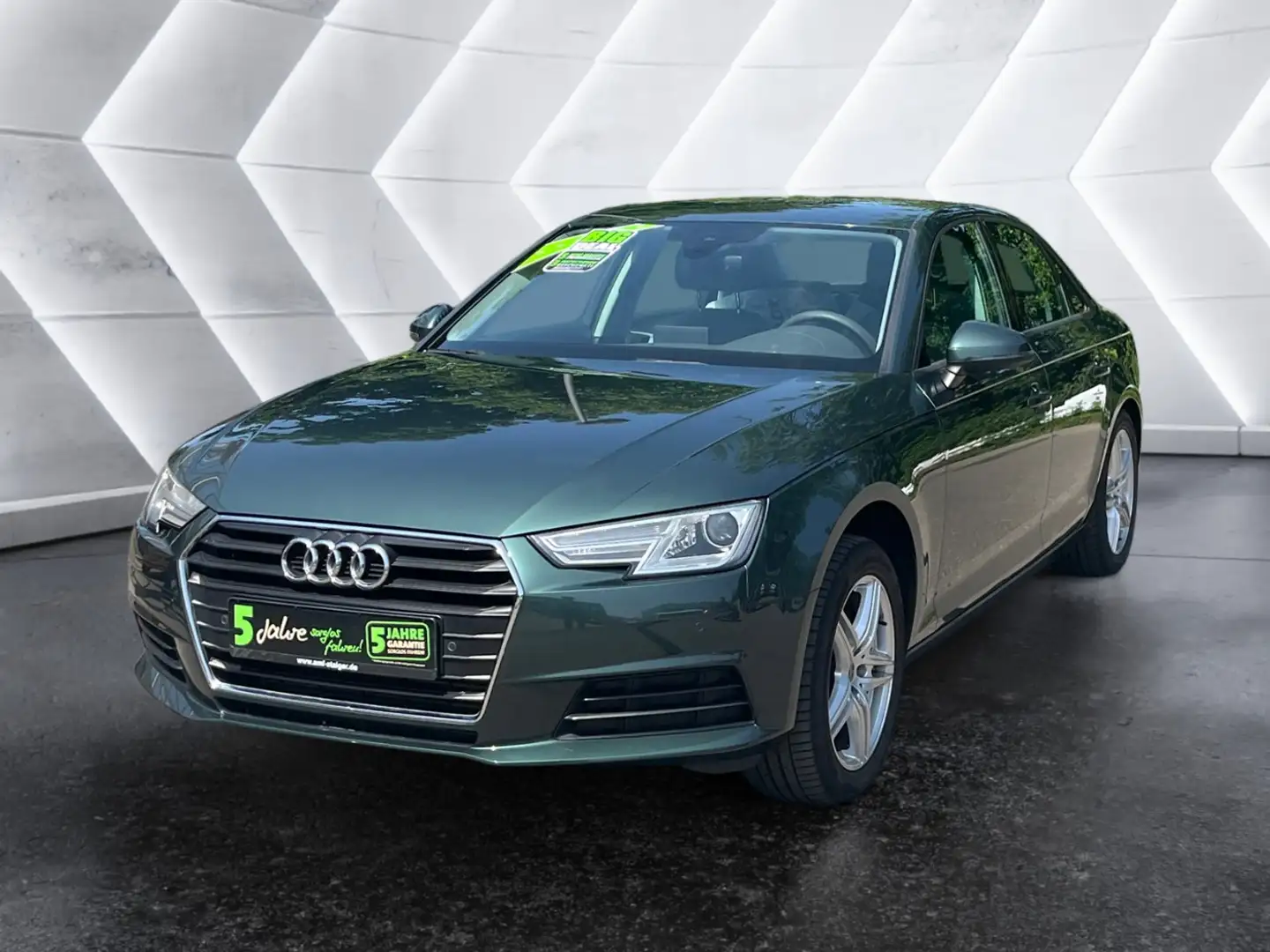 Audi A4 2.0 TFSI basis ultra Navi KlimaA PDC AUT SHZ Verde - 2